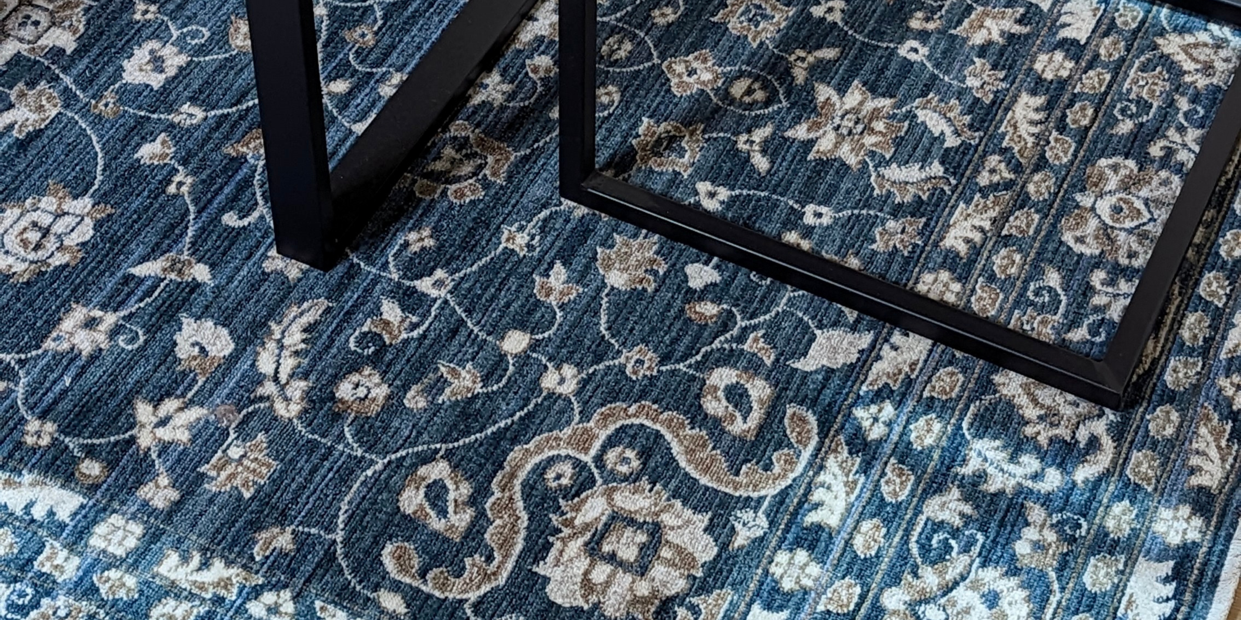 Navy Blue Rugs; Experiment with a Bold New Trend