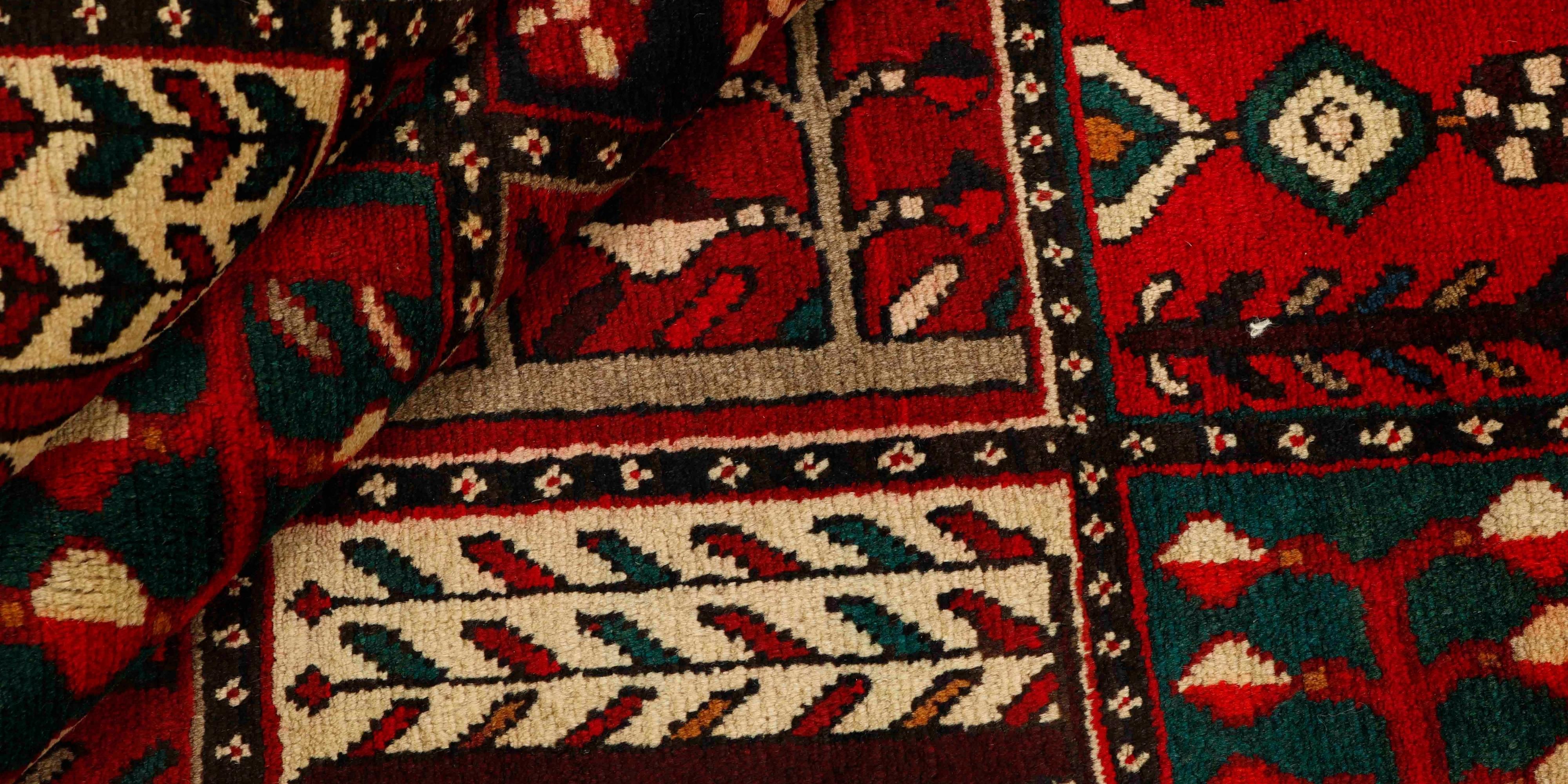 Bakhtiyar Rugs