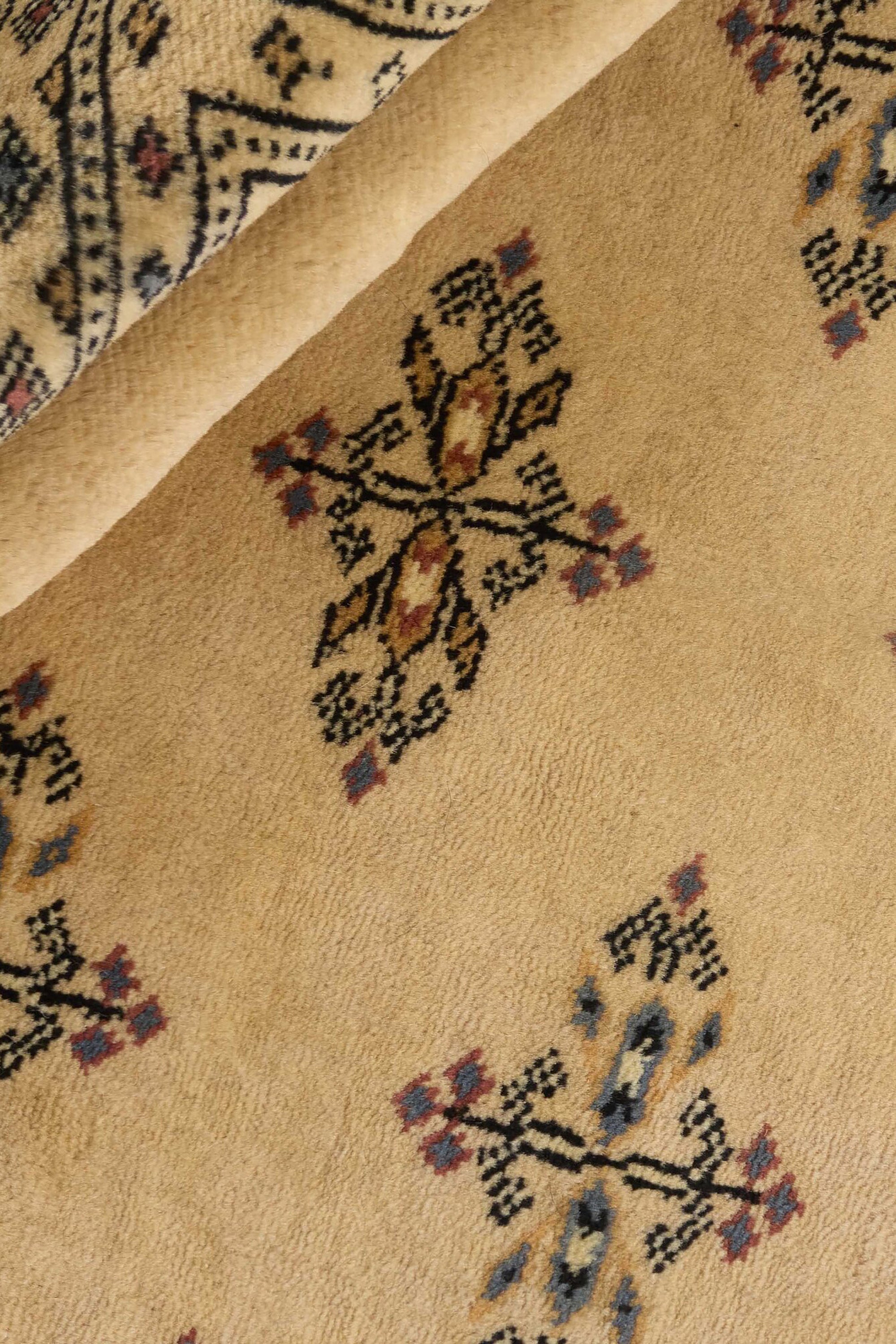 Beige Oriental rug with traditional bordered pattern