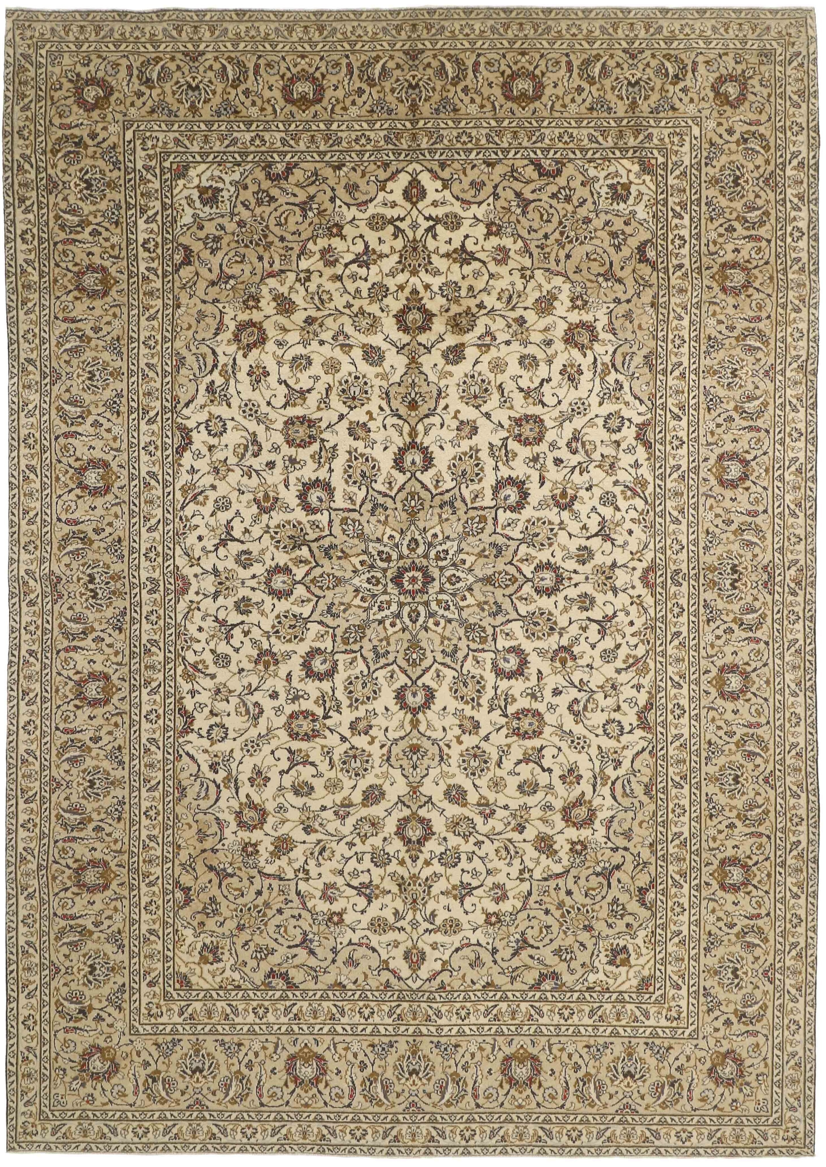 Traditional bordered Keshan rug with cream background