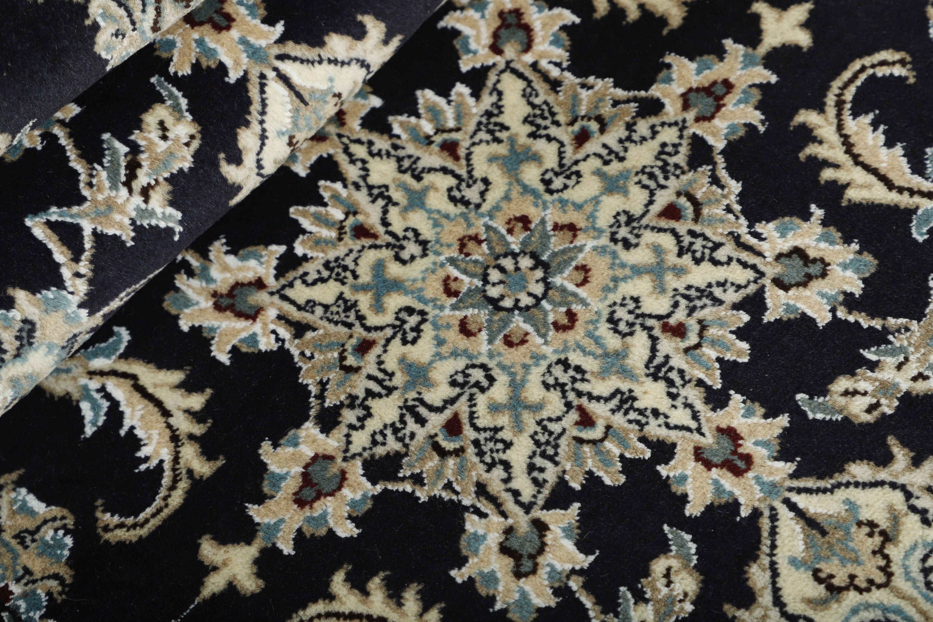 Nain Kashmar Runner 1485808