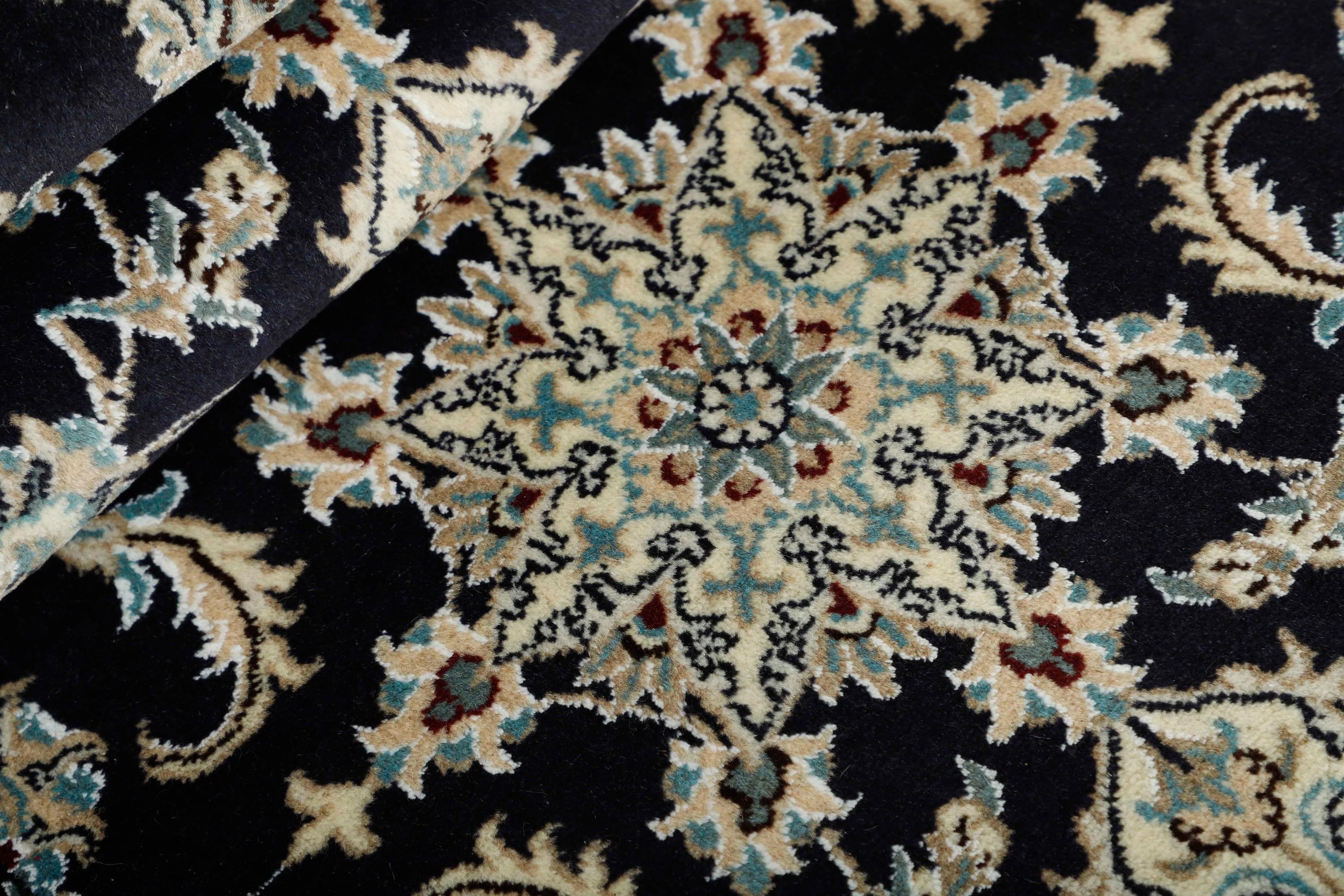 Nain Kashmar Runner 1485808