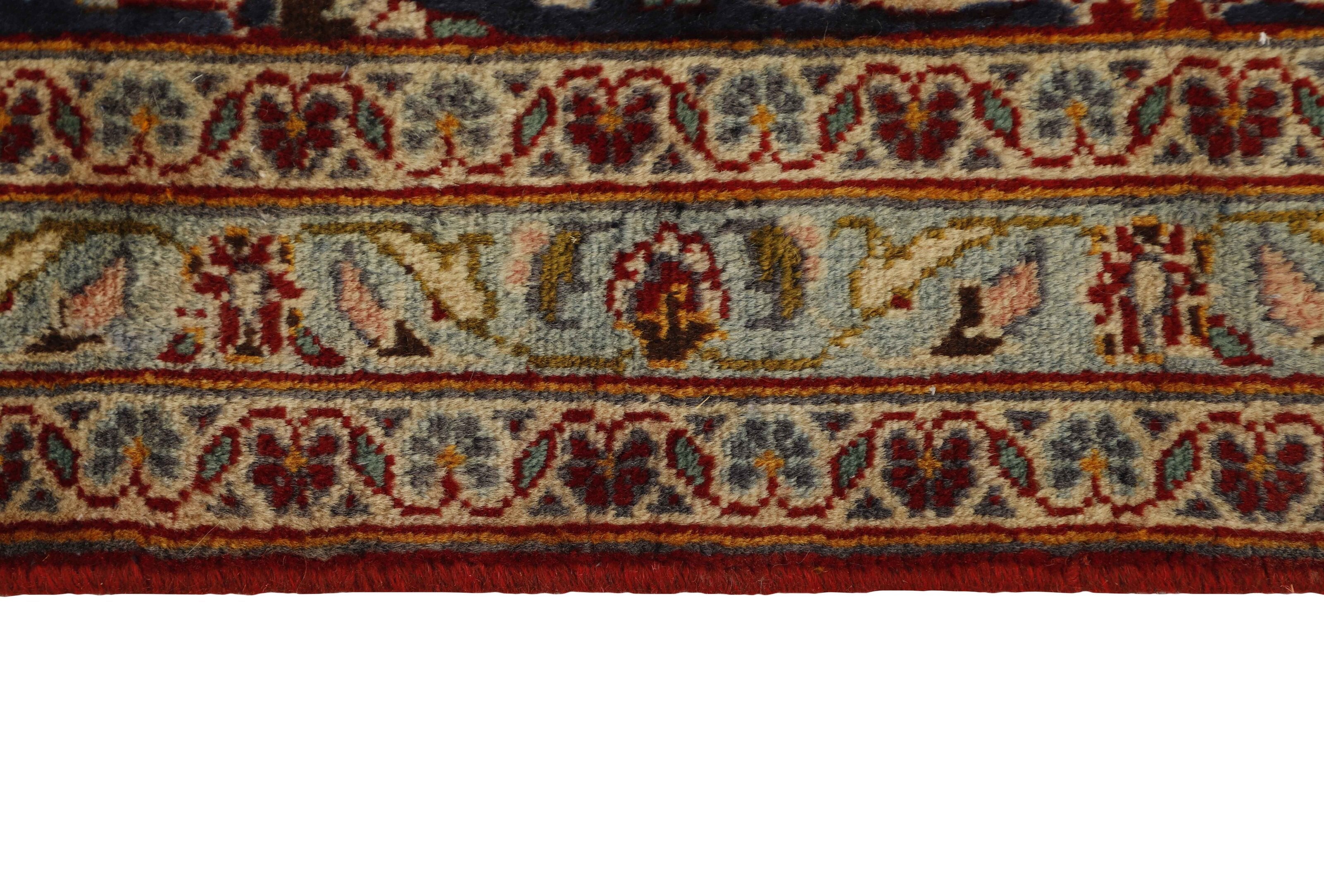 Traditional bordered Keshan rug with red background