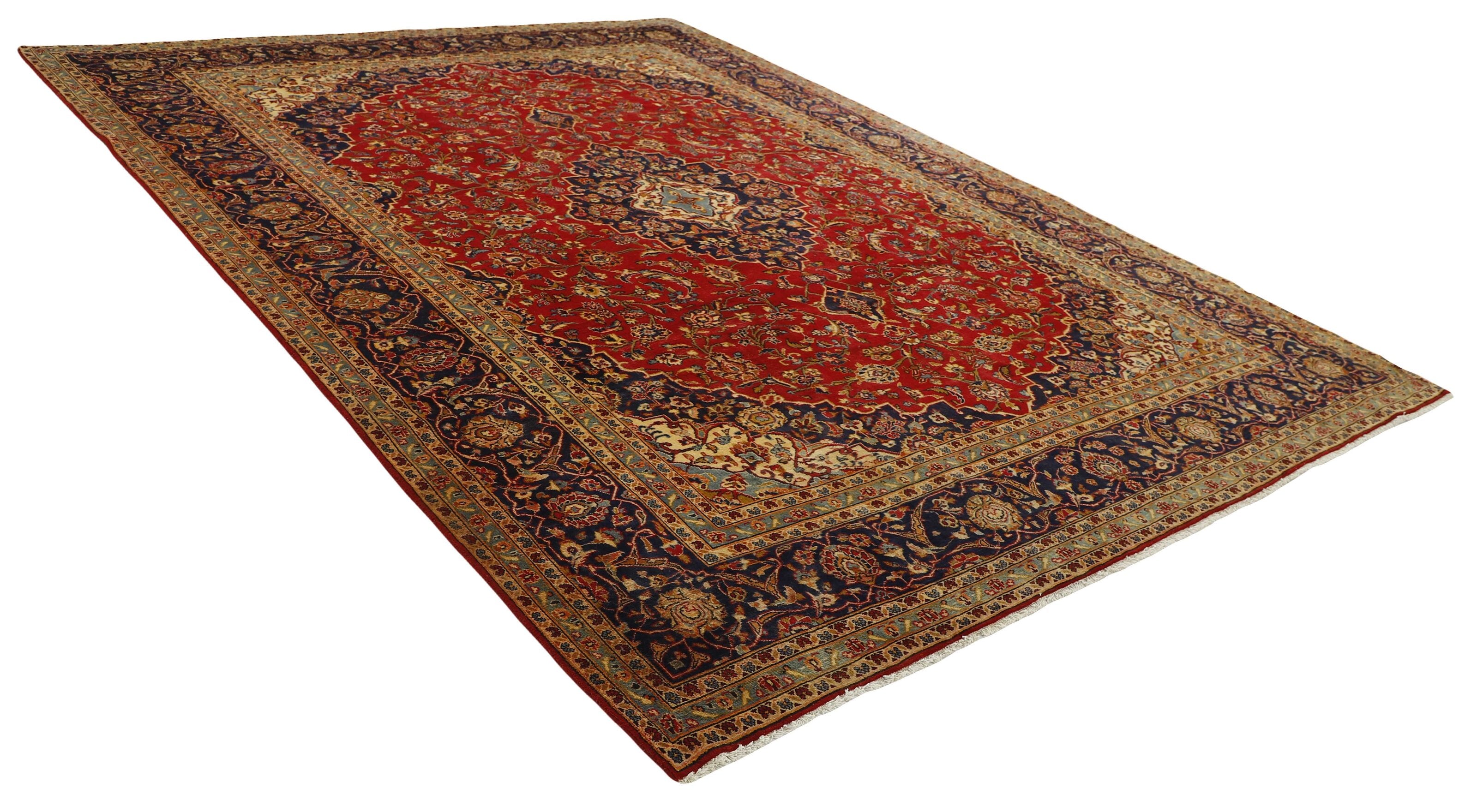 Traditional bordered Keshan rug with red background