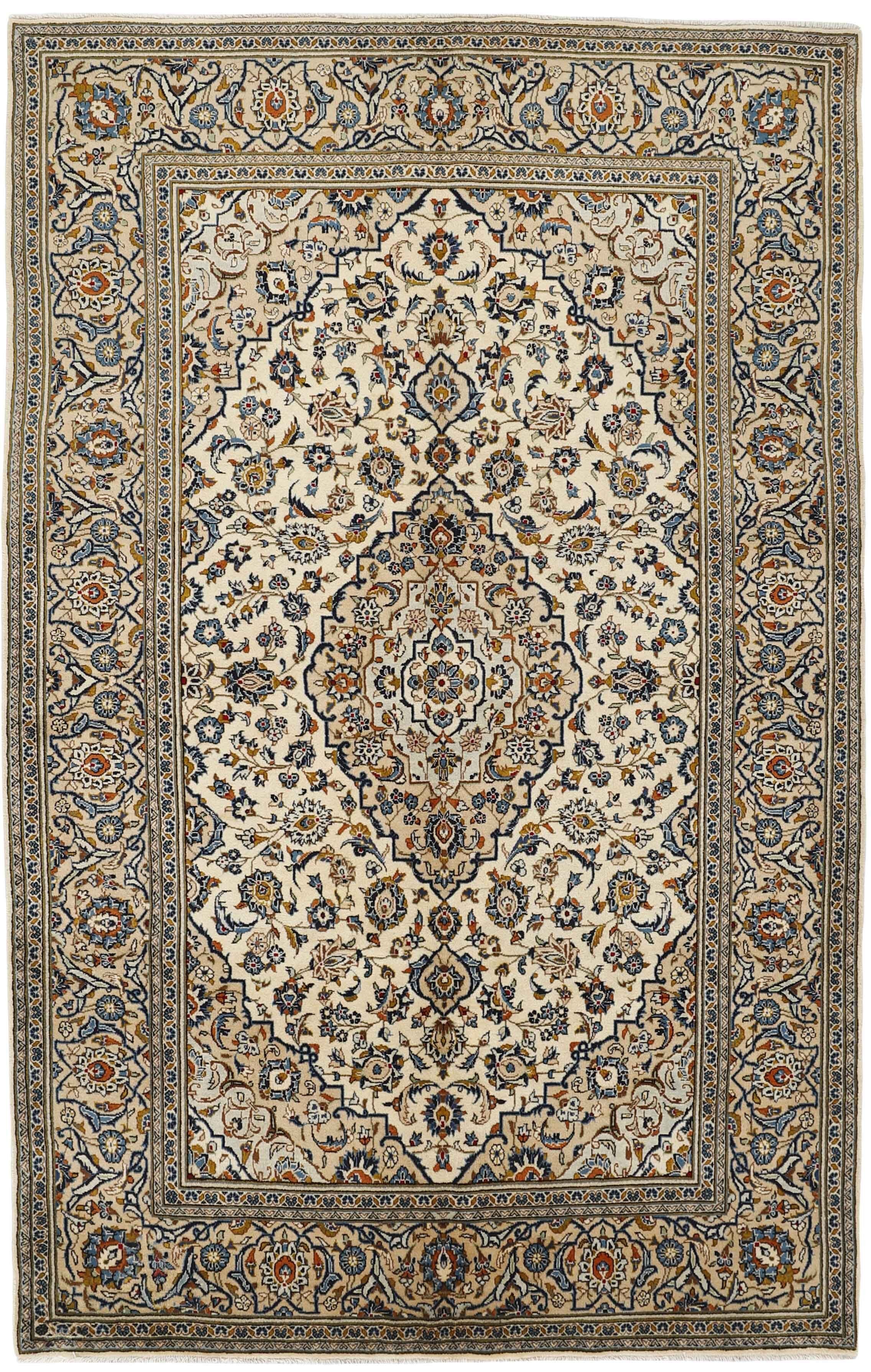 Traditional bordered Keshan rug with cream background