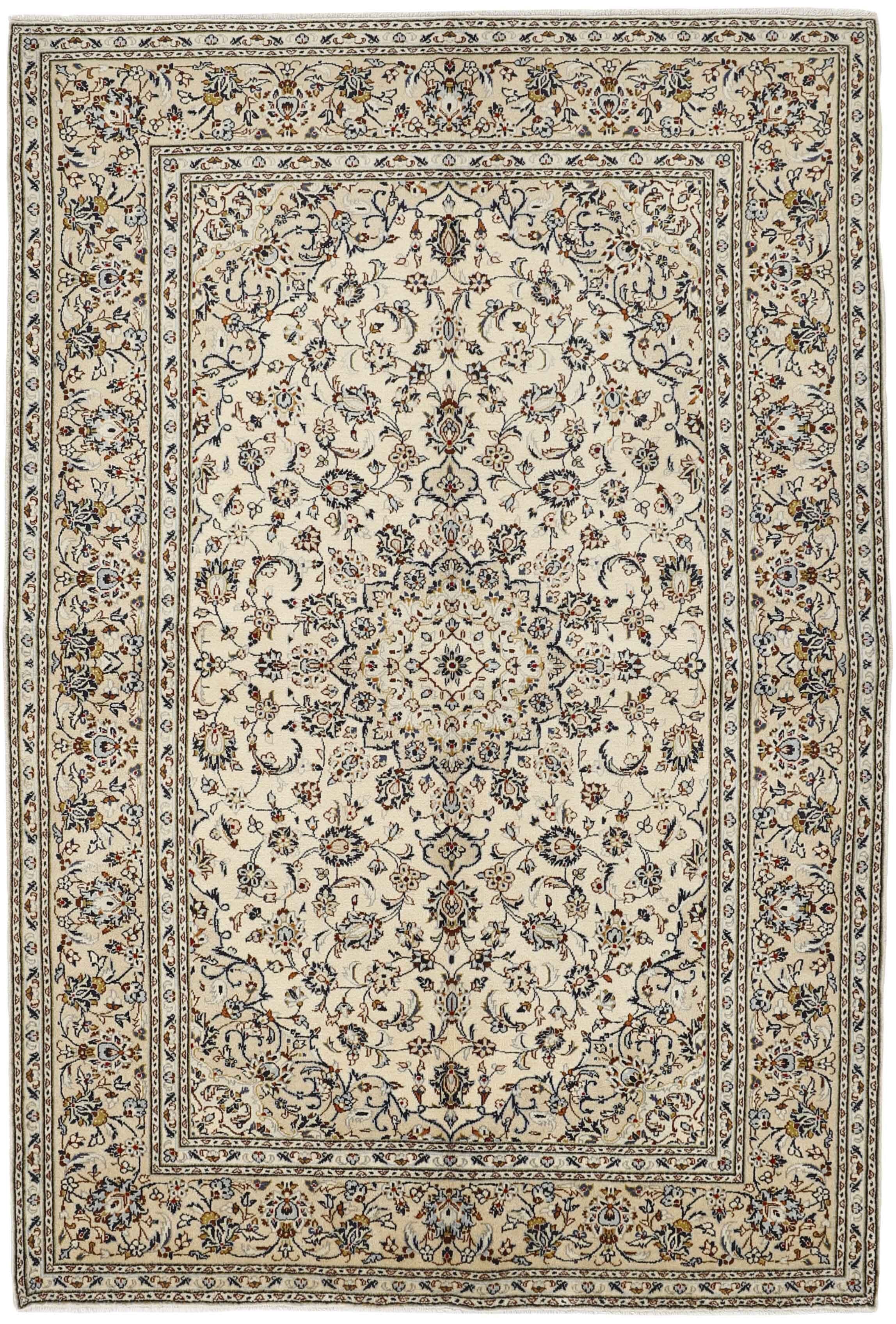 Traditional bordered Keshan rug with cream background