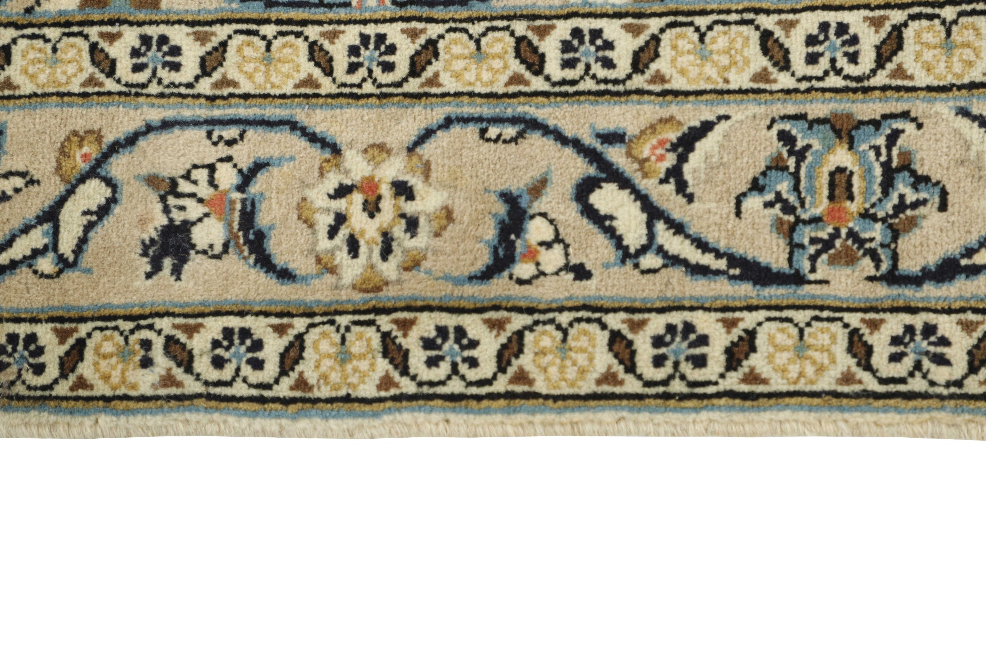 Traditional bordered Keshan rug with cream background
