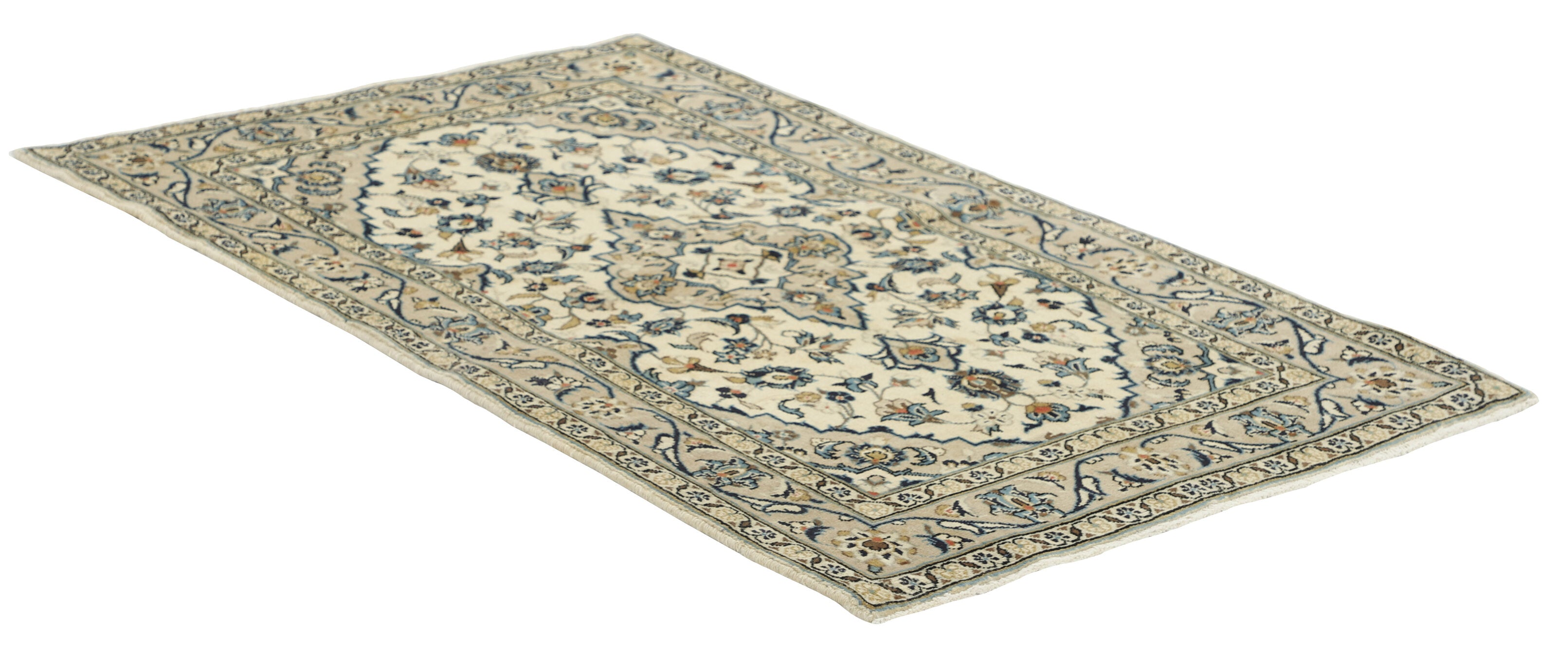 Traditional bordered Keshan rug with cream background