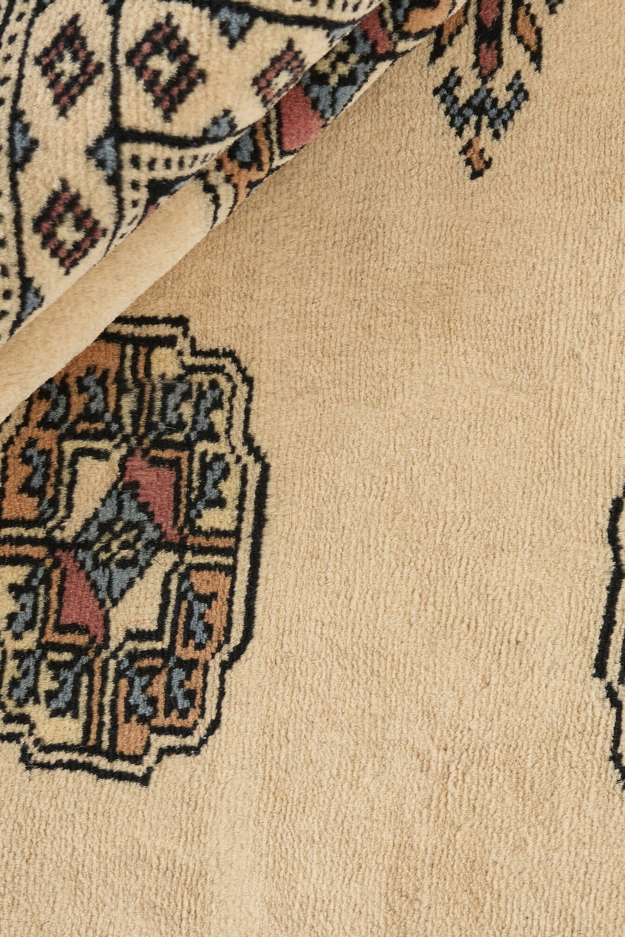 Beige Oriental rug with traditional bordered pattern