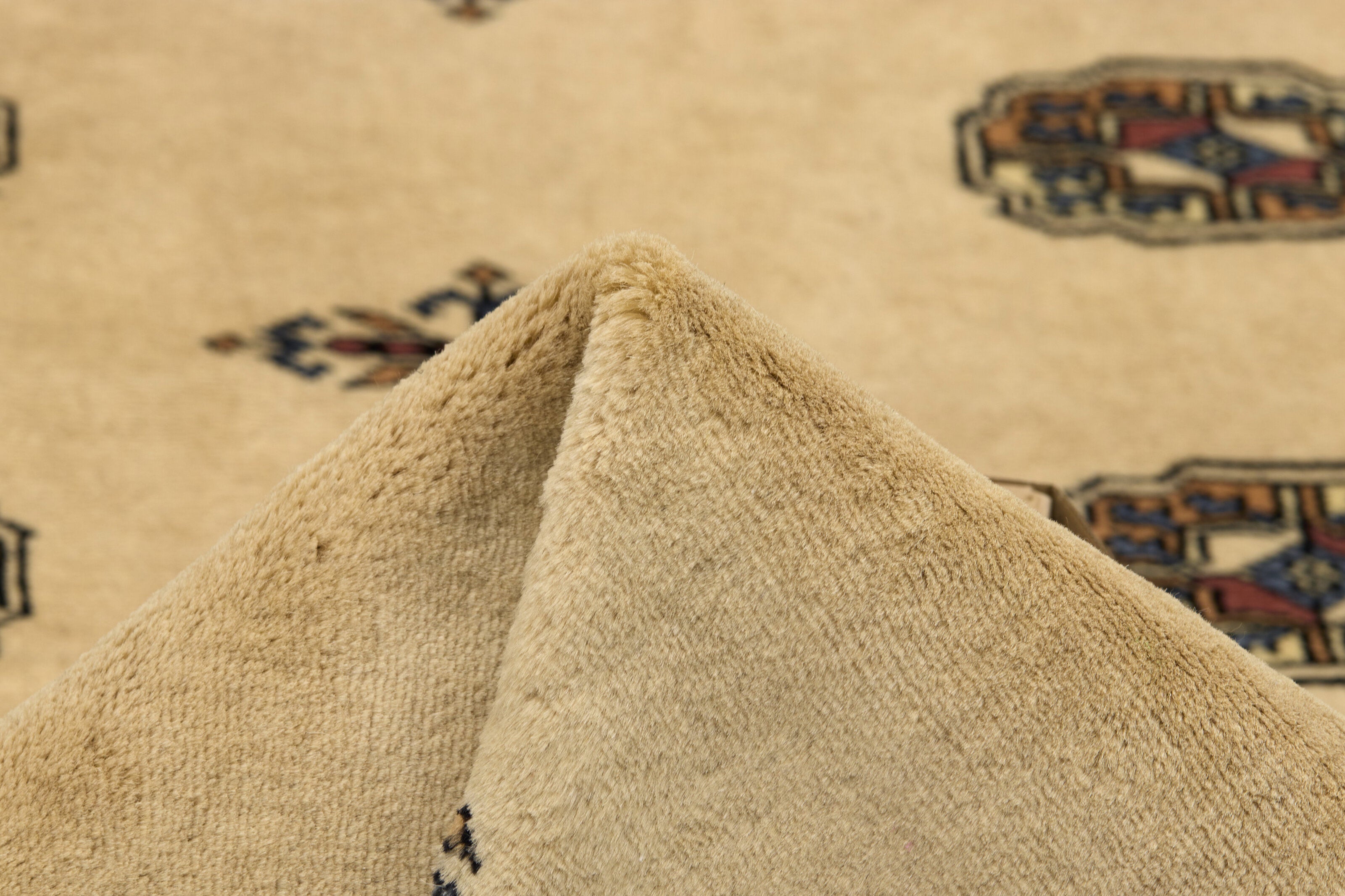 Beige Oriental rug with traditional bordered pattern