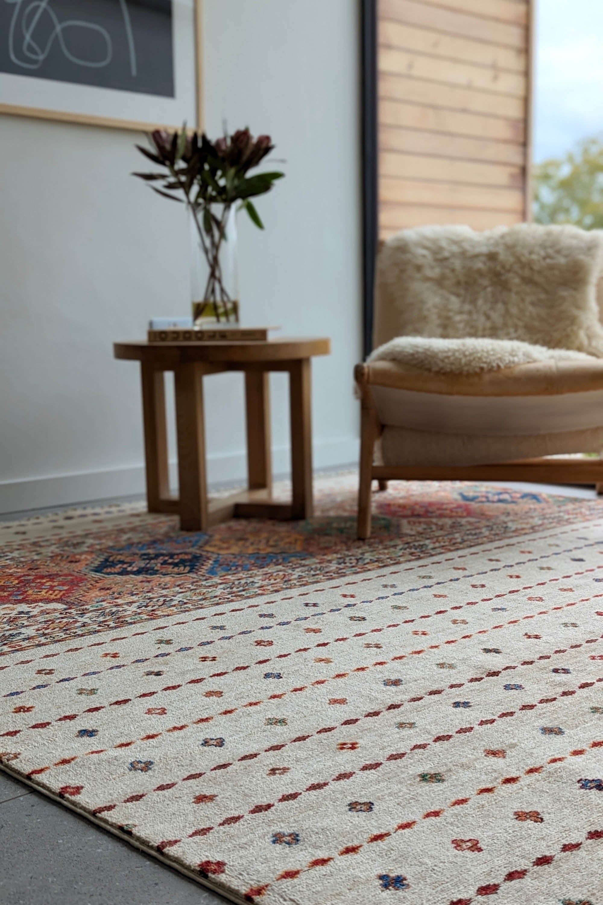 Authentic oriental Shall collection rug with traditional tile pattern in multicolour.