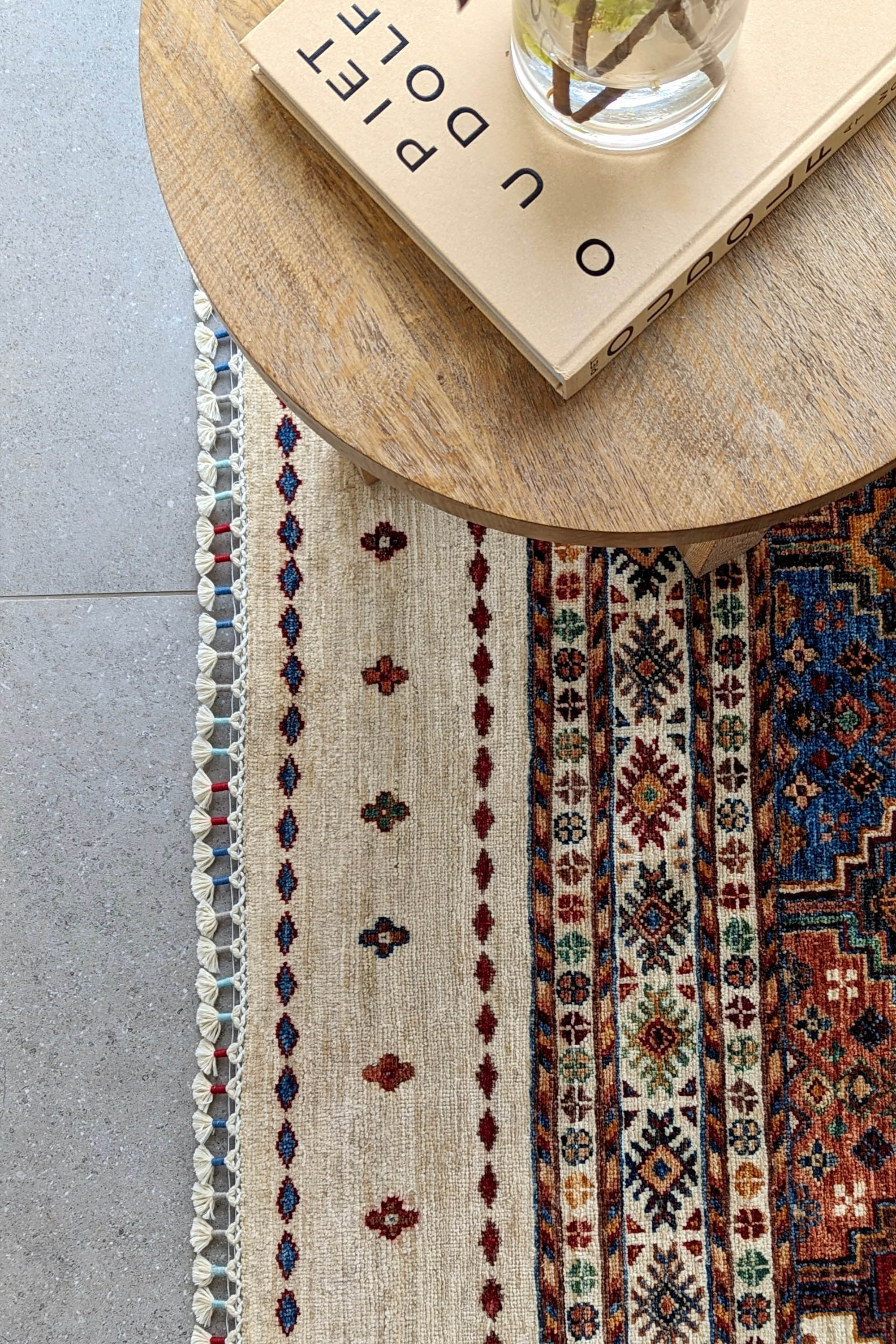 Authentic oriental Shall collection rug with traditional tile pattern in multicolour.