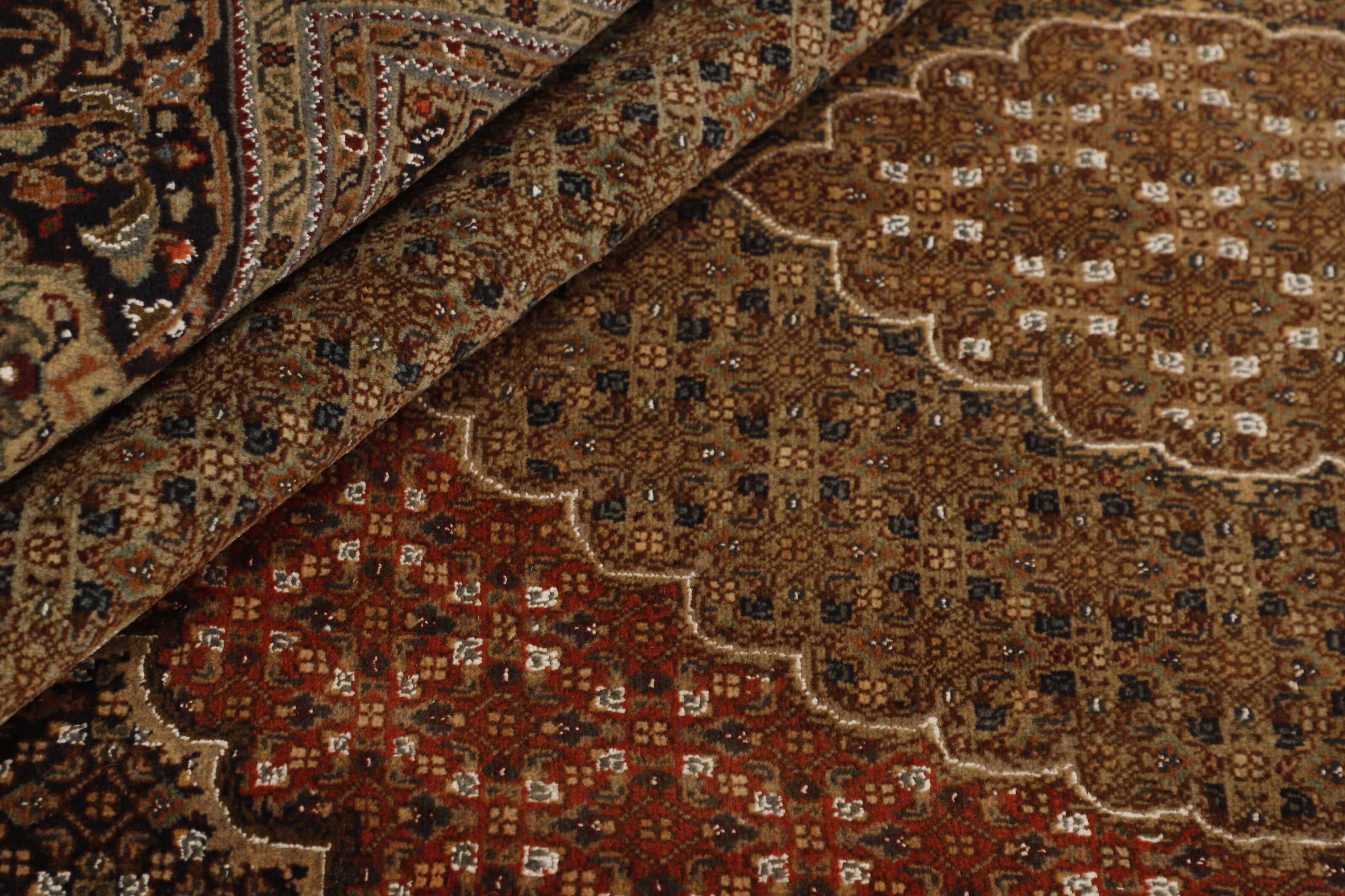 Tabriz 40 Mahi 1514564