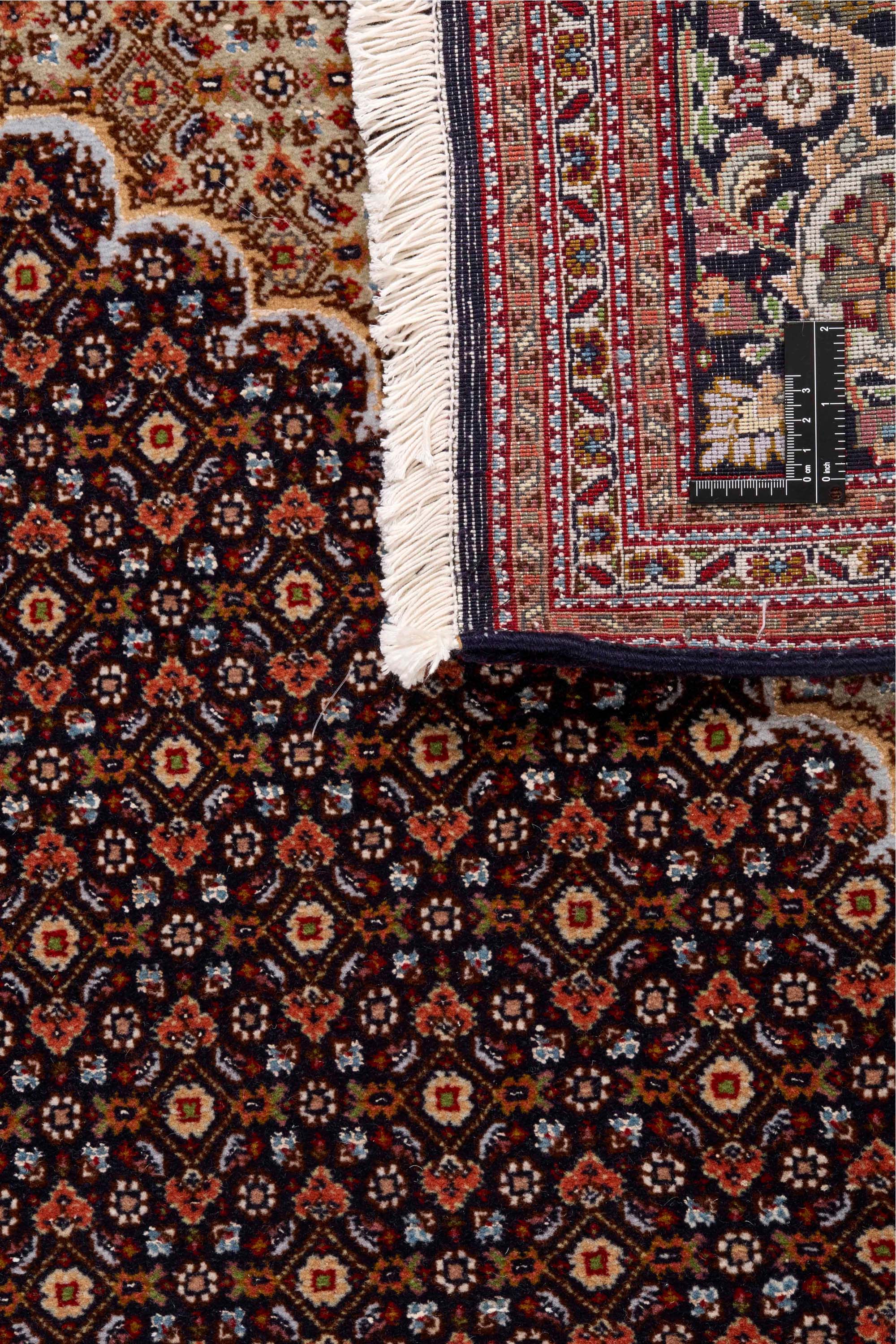 Traditional luxury rug with bordered multicolour pattern