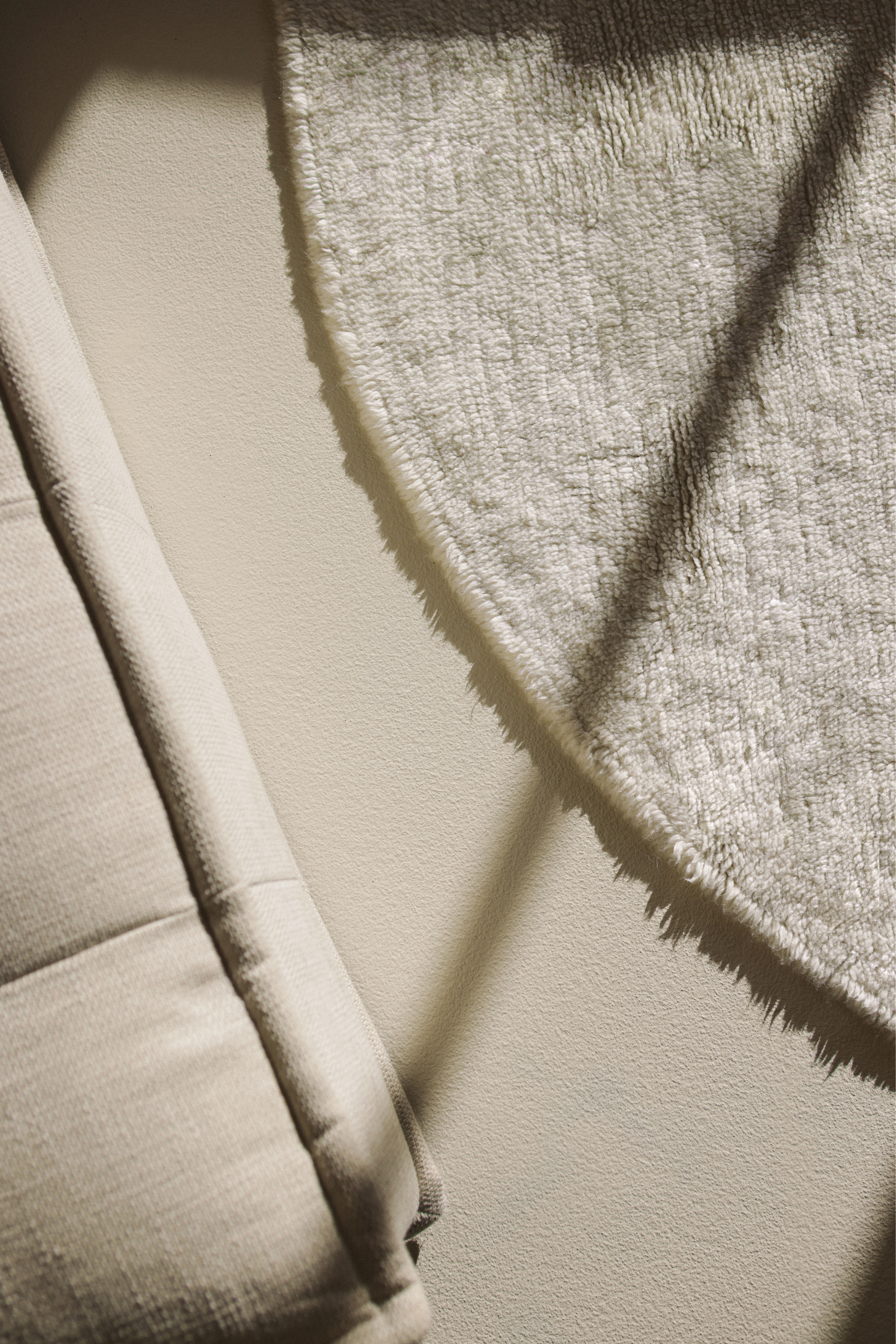 Plain cream round wool rug with soft pile