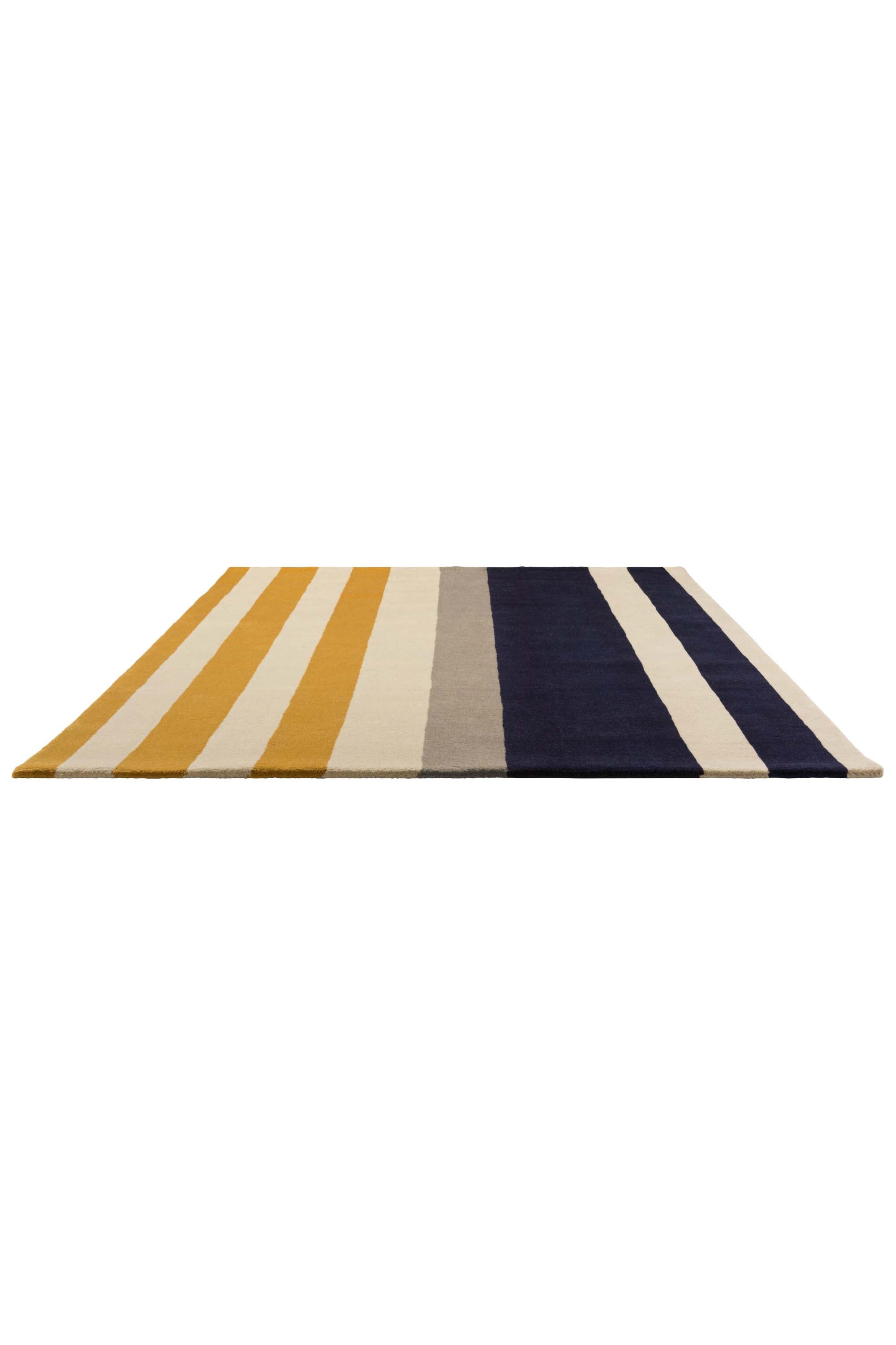Geometric rug with multicolour linear pattern