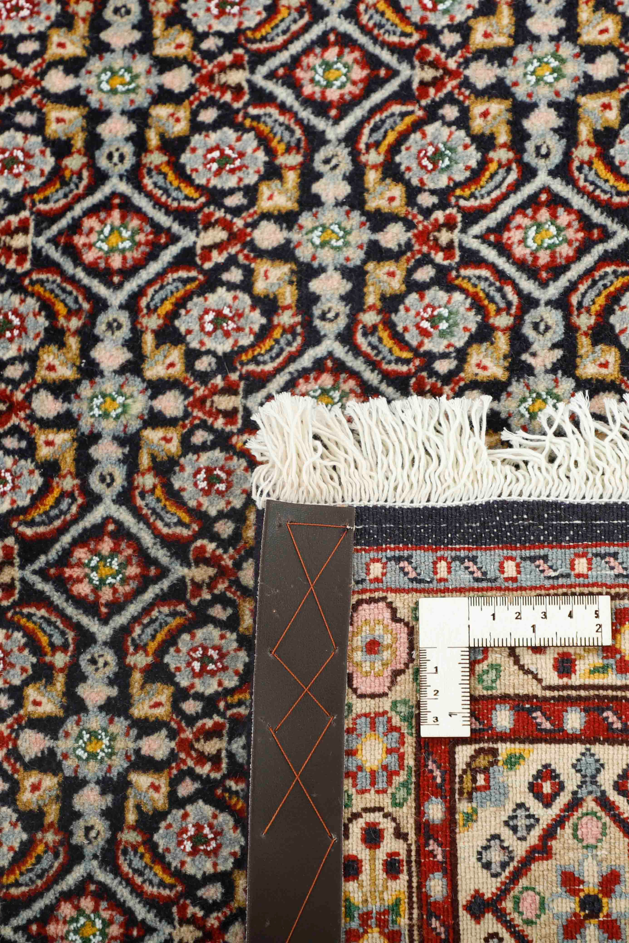 Traditional luxury Moud Mahi bordered rug