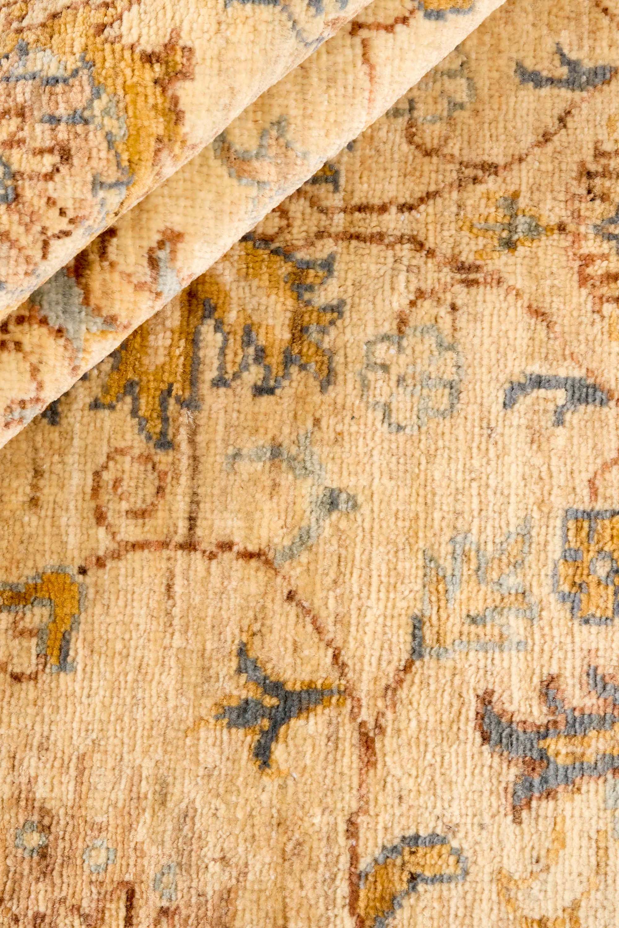 Traditional gold bordered Ziegler rug