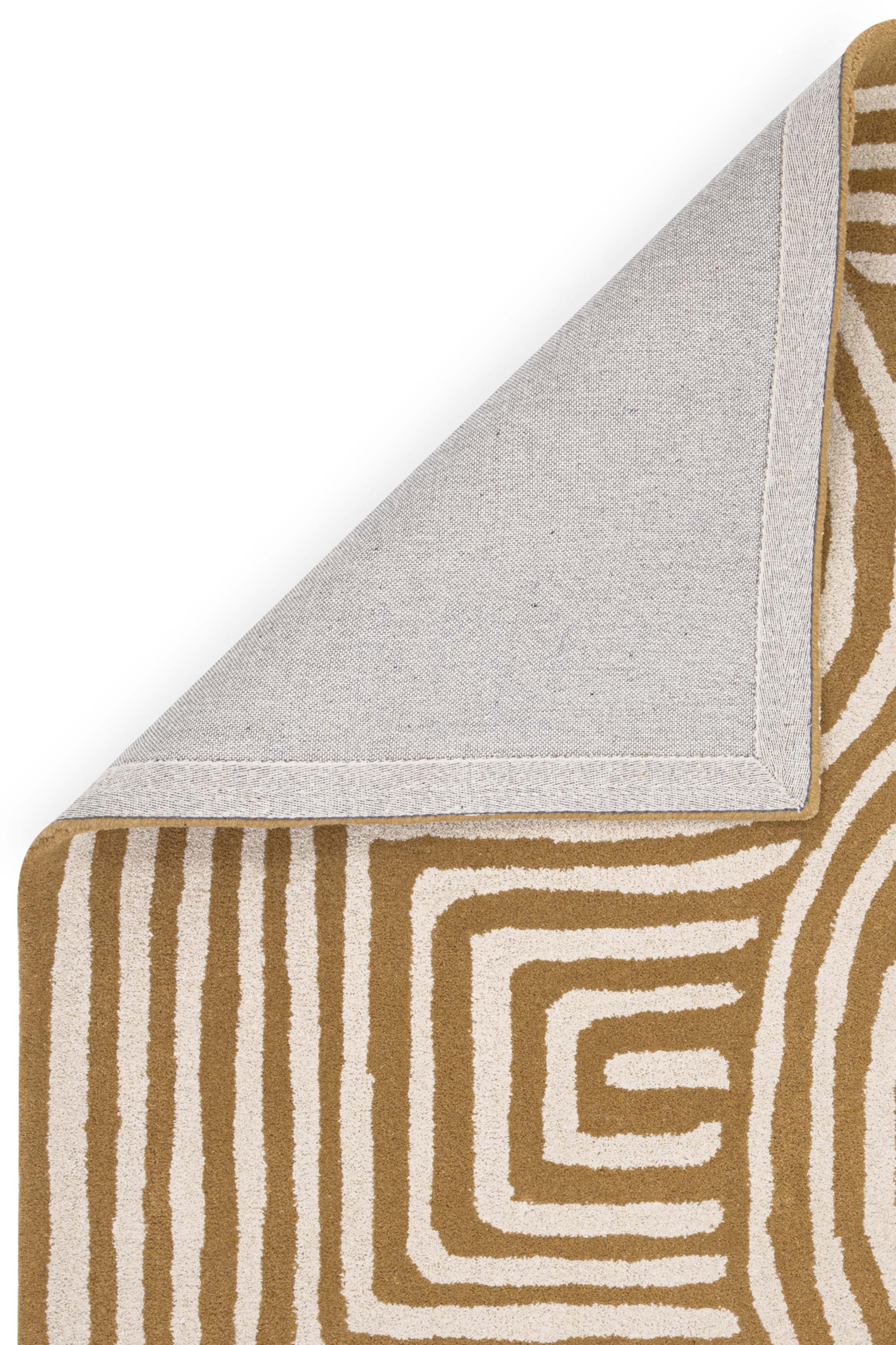 Geometric wool rug featuring a multicolour pattern