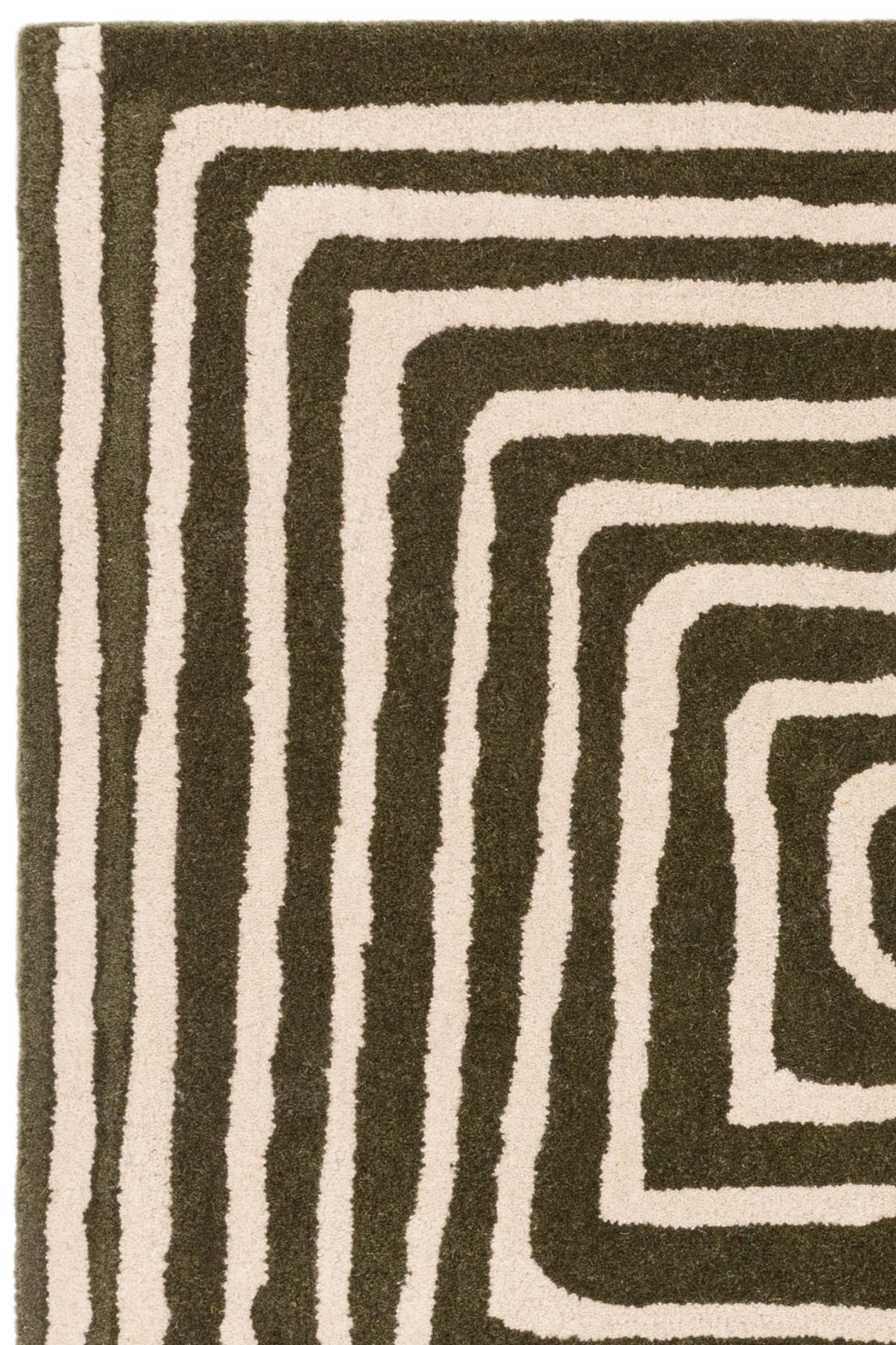 Geometric wool rug featuring a multicolour pattern
