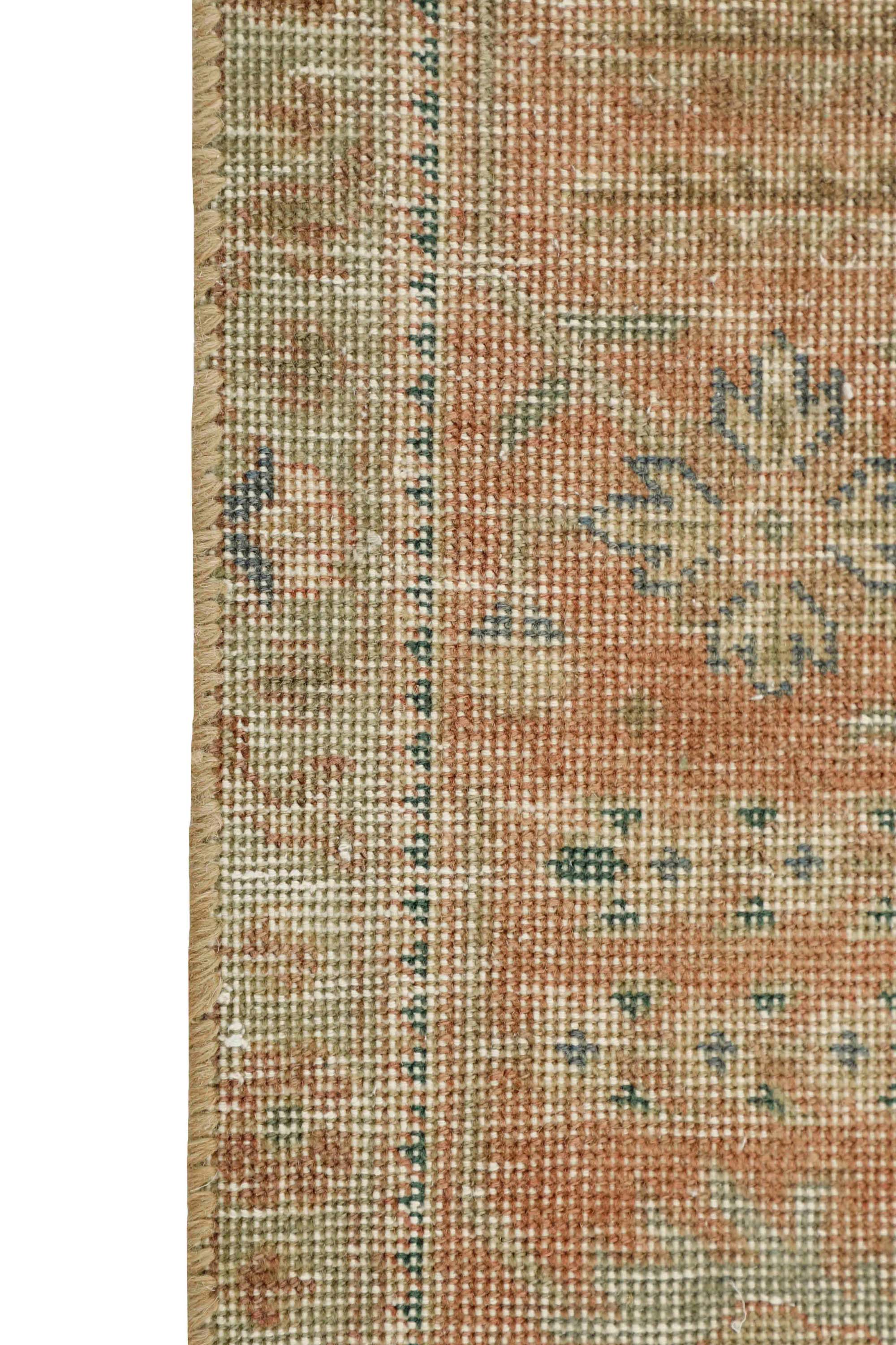 Luxury Vintage Royal Fine rug with Faded bordered pattern