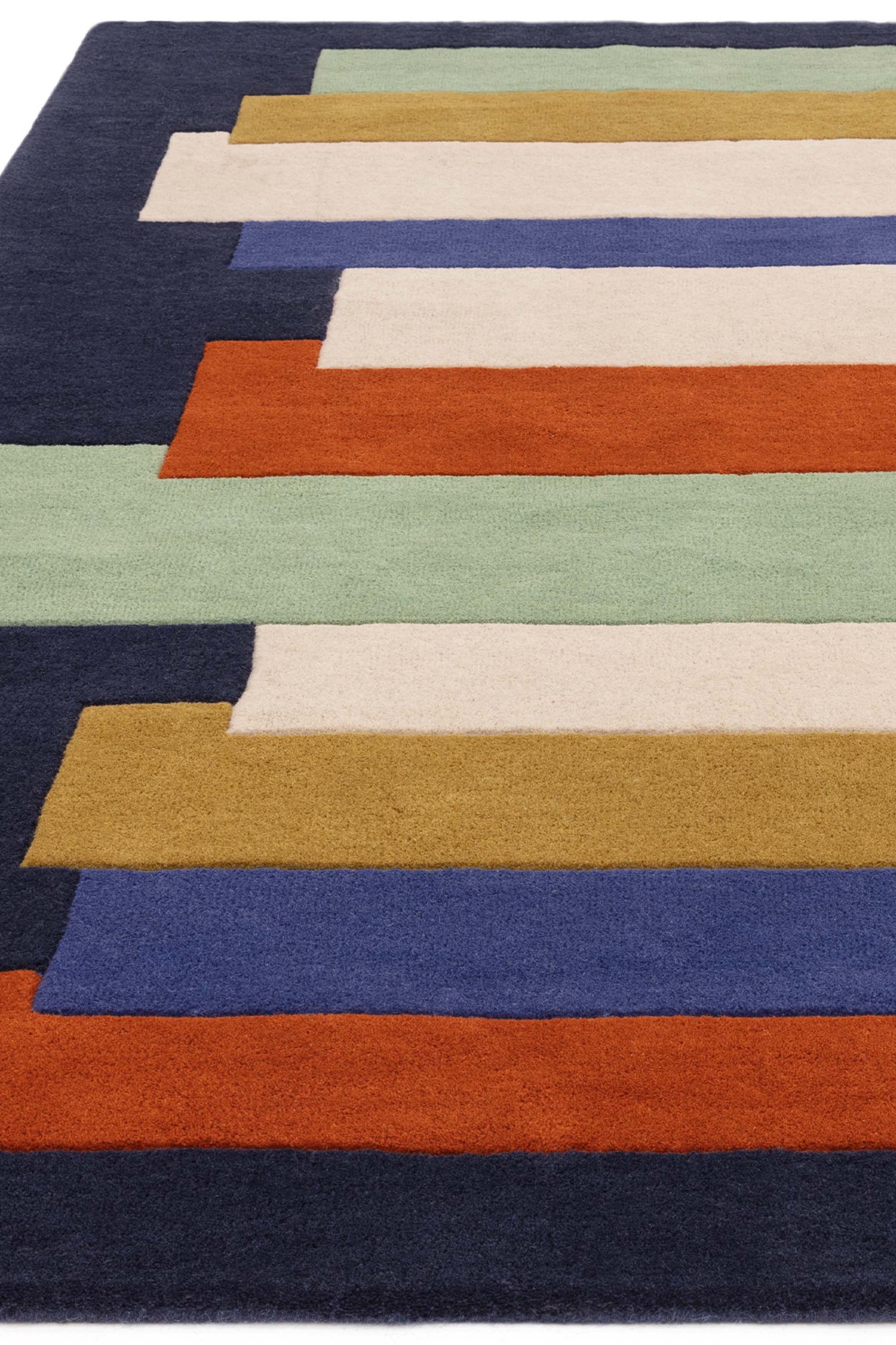 Geometric wool rug featuring a multicolour pattern