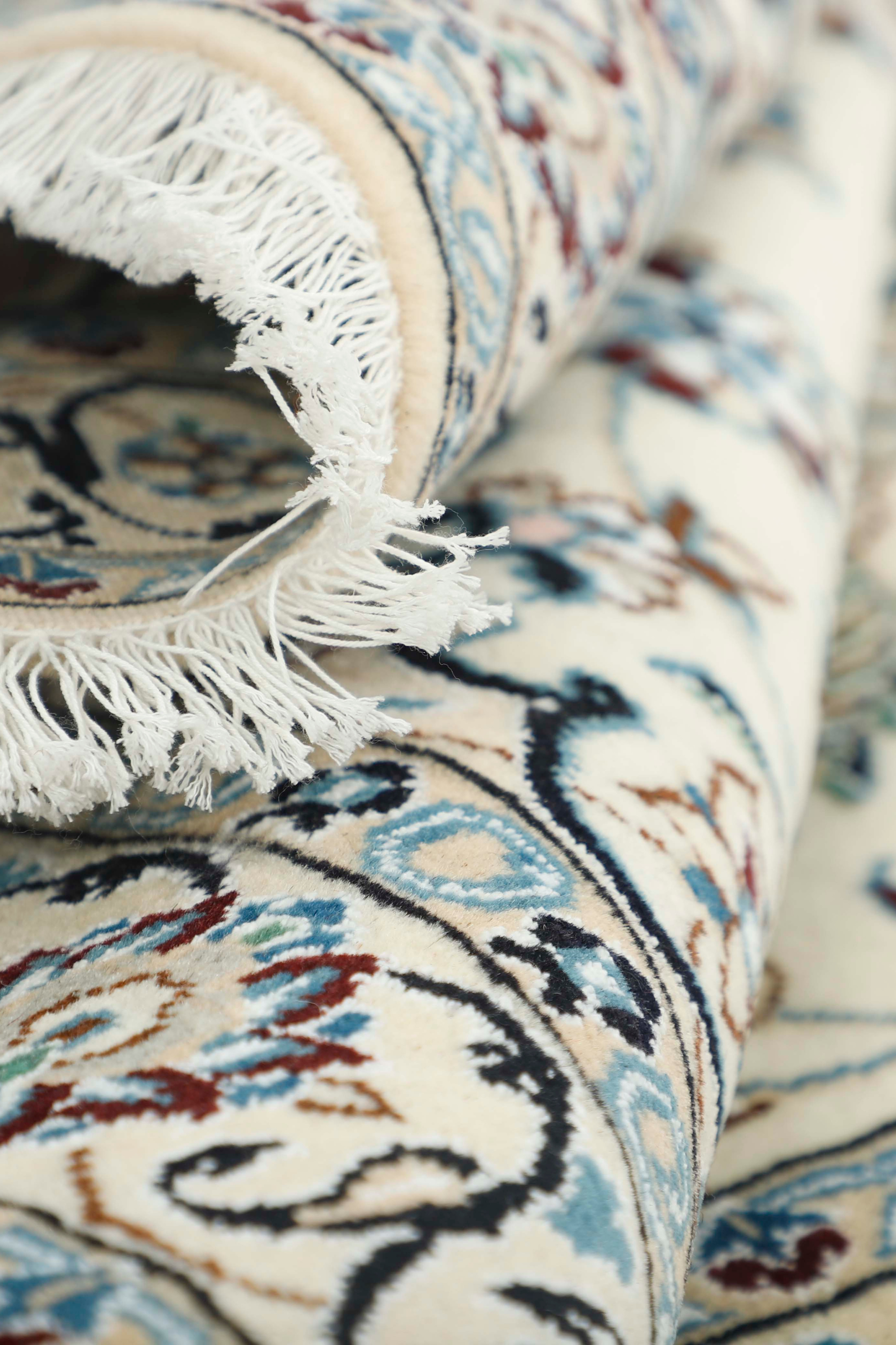 Traditional luxury Nain 9 LA rug in cream and blue tones