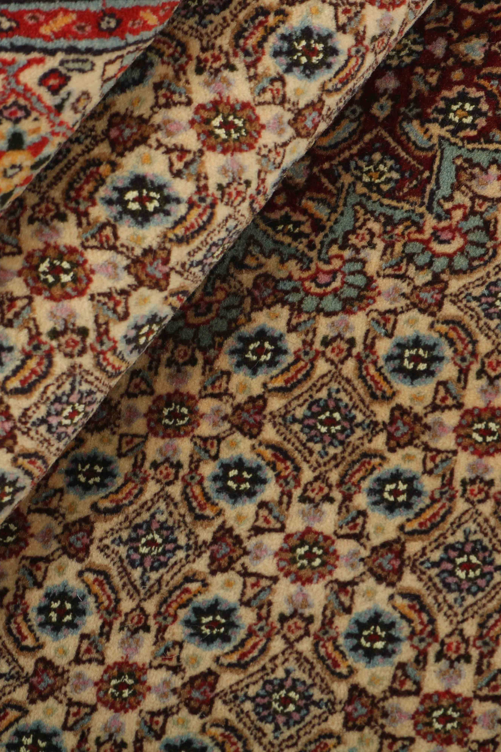 Traditional Bordered Moud Mahi rug with centre medallion