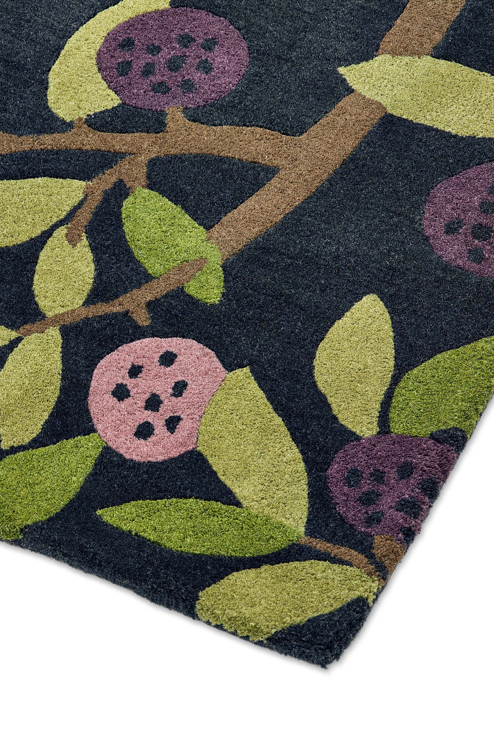 Modern rug with floral pattern in blue and natural tones