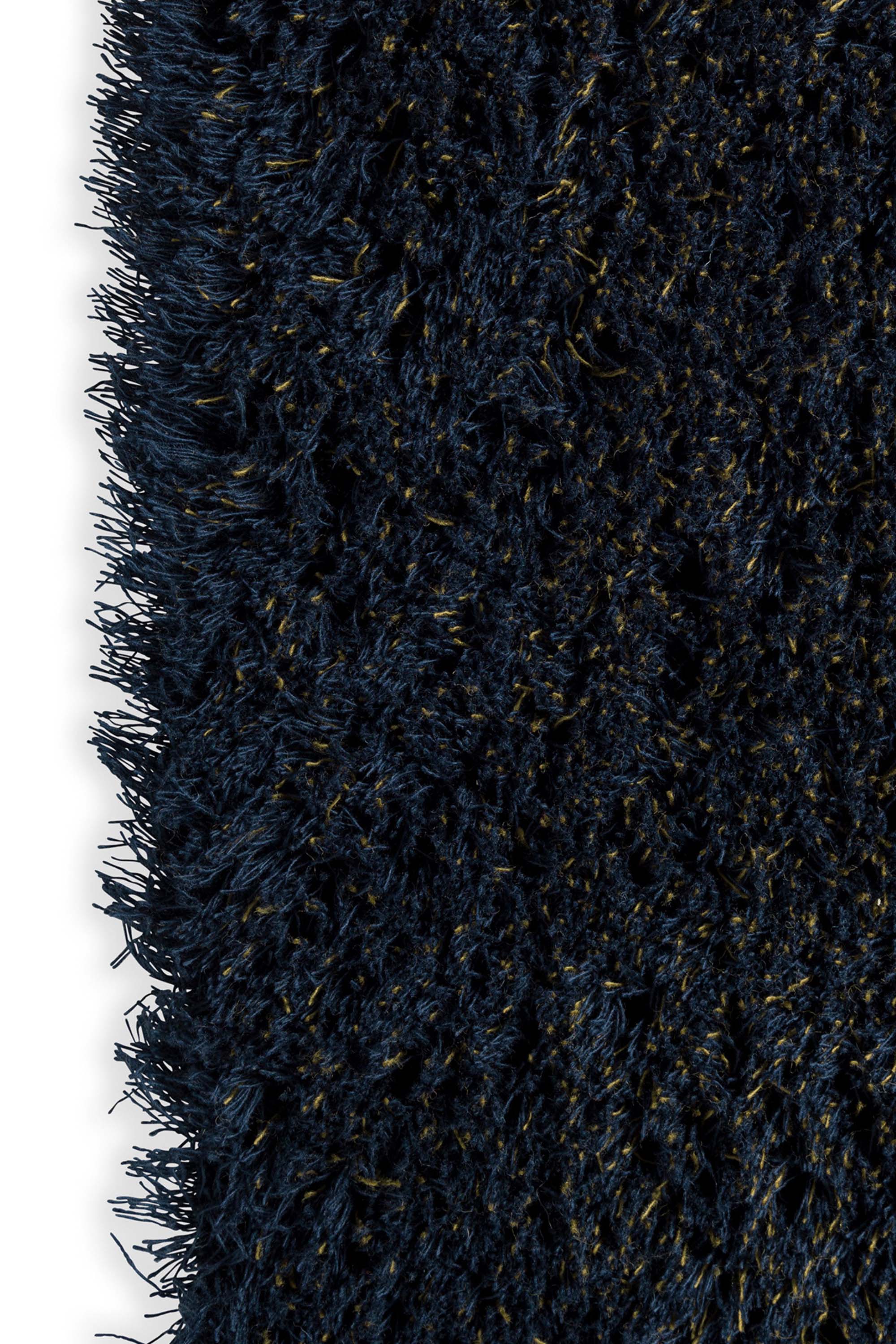 Plain green rug with shaggy pile