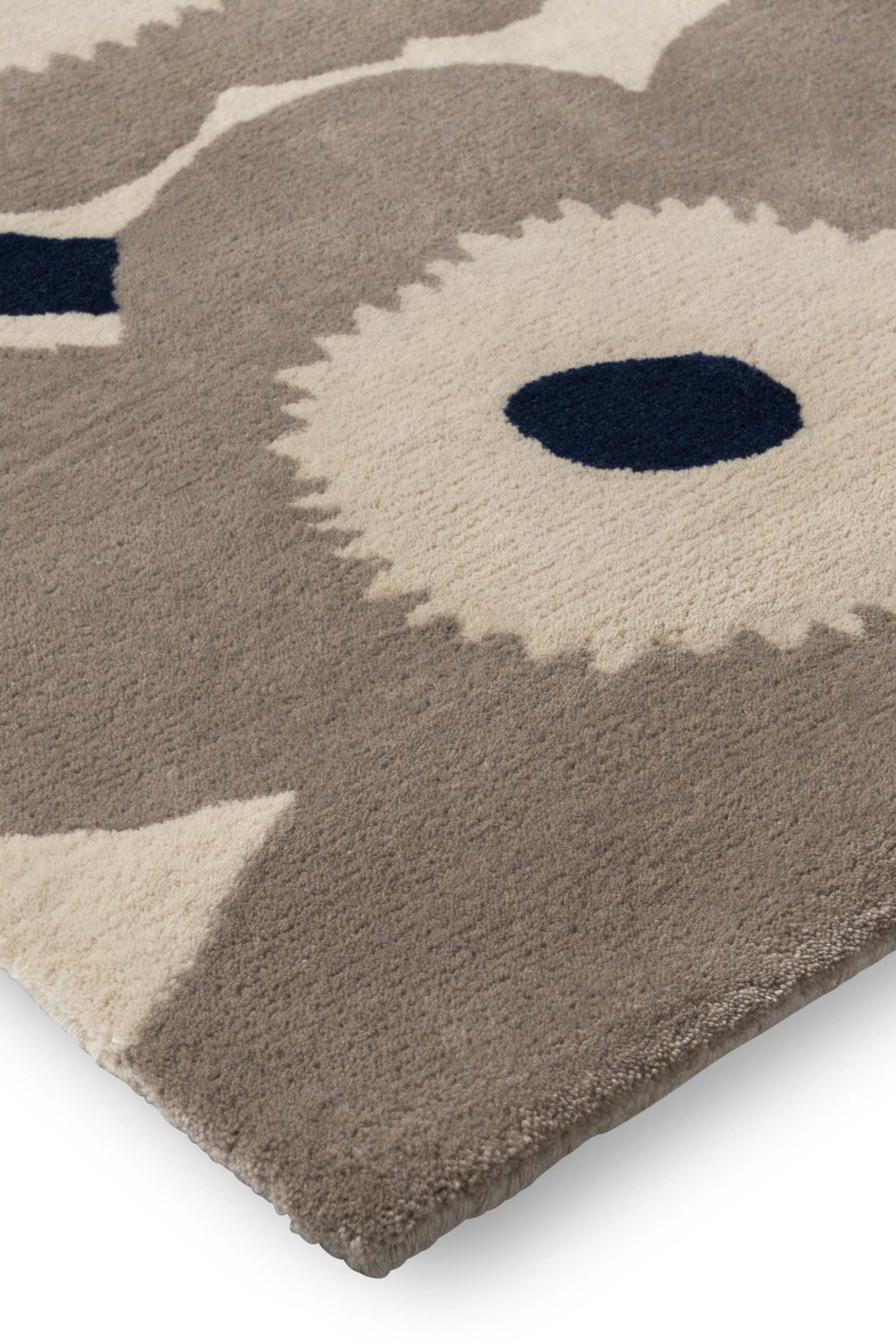 Grey patterned floral rug