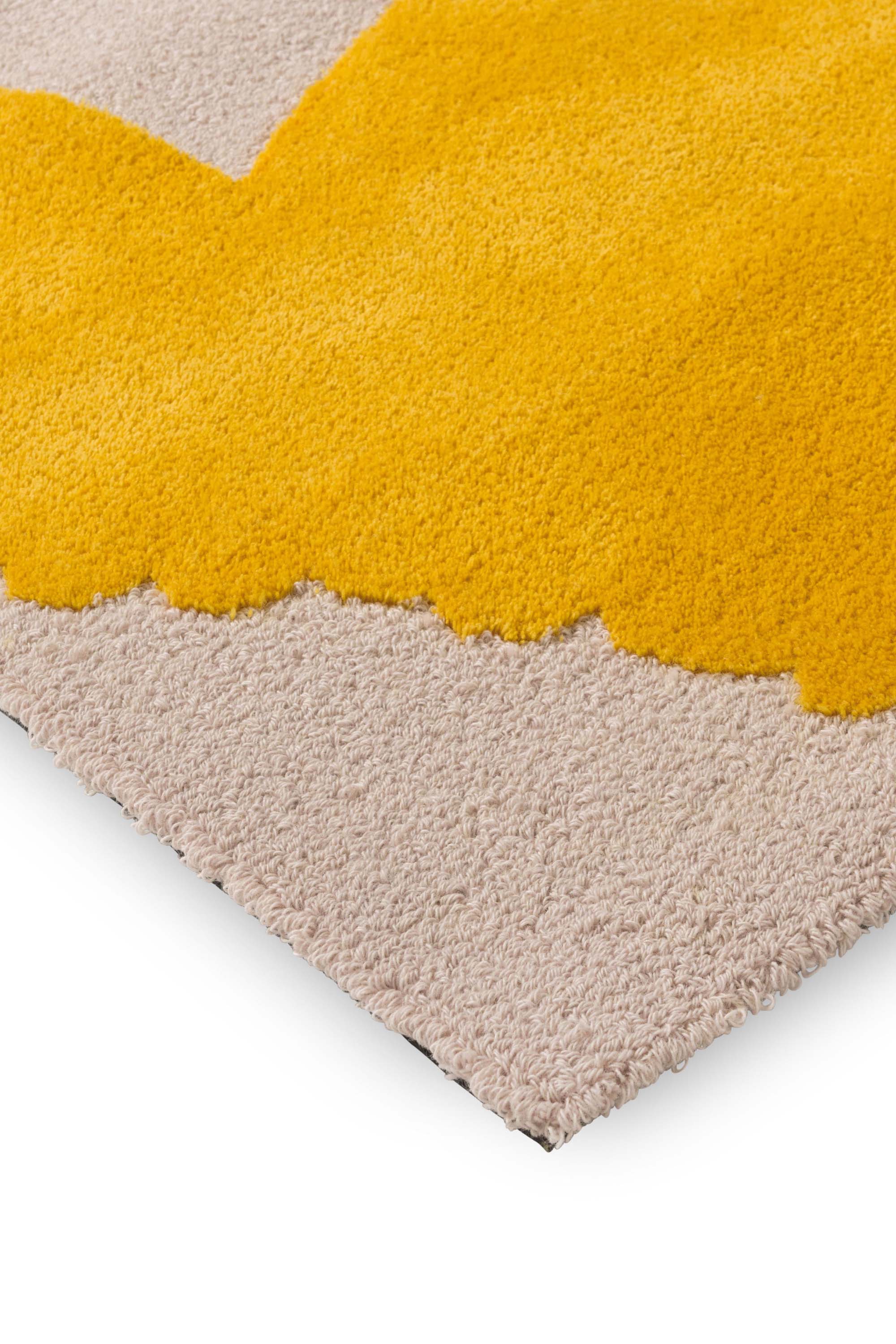 Plain rug with yellow floral pattern