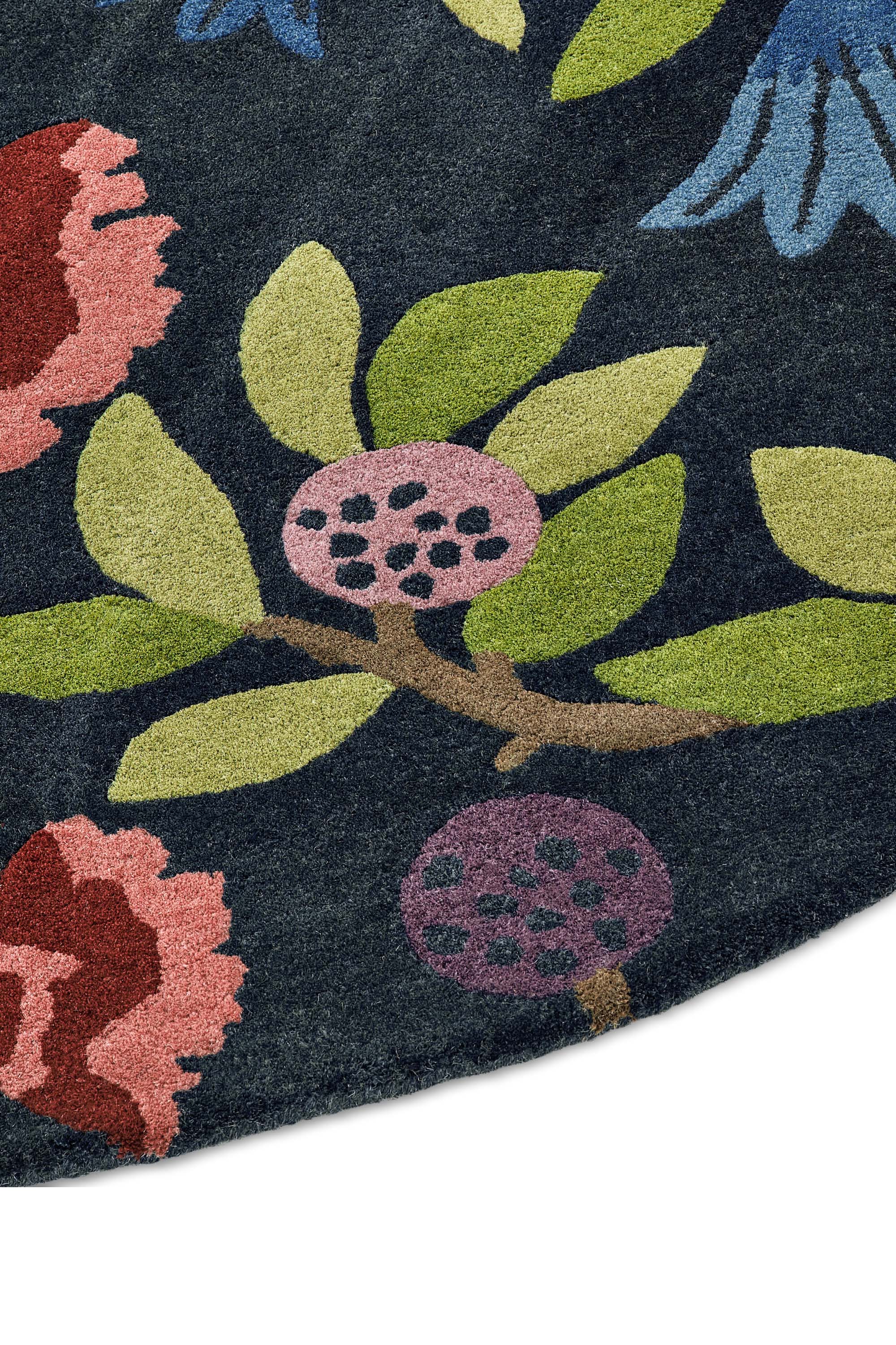 Modern circle rug with floral pattern in blue and natural tones
