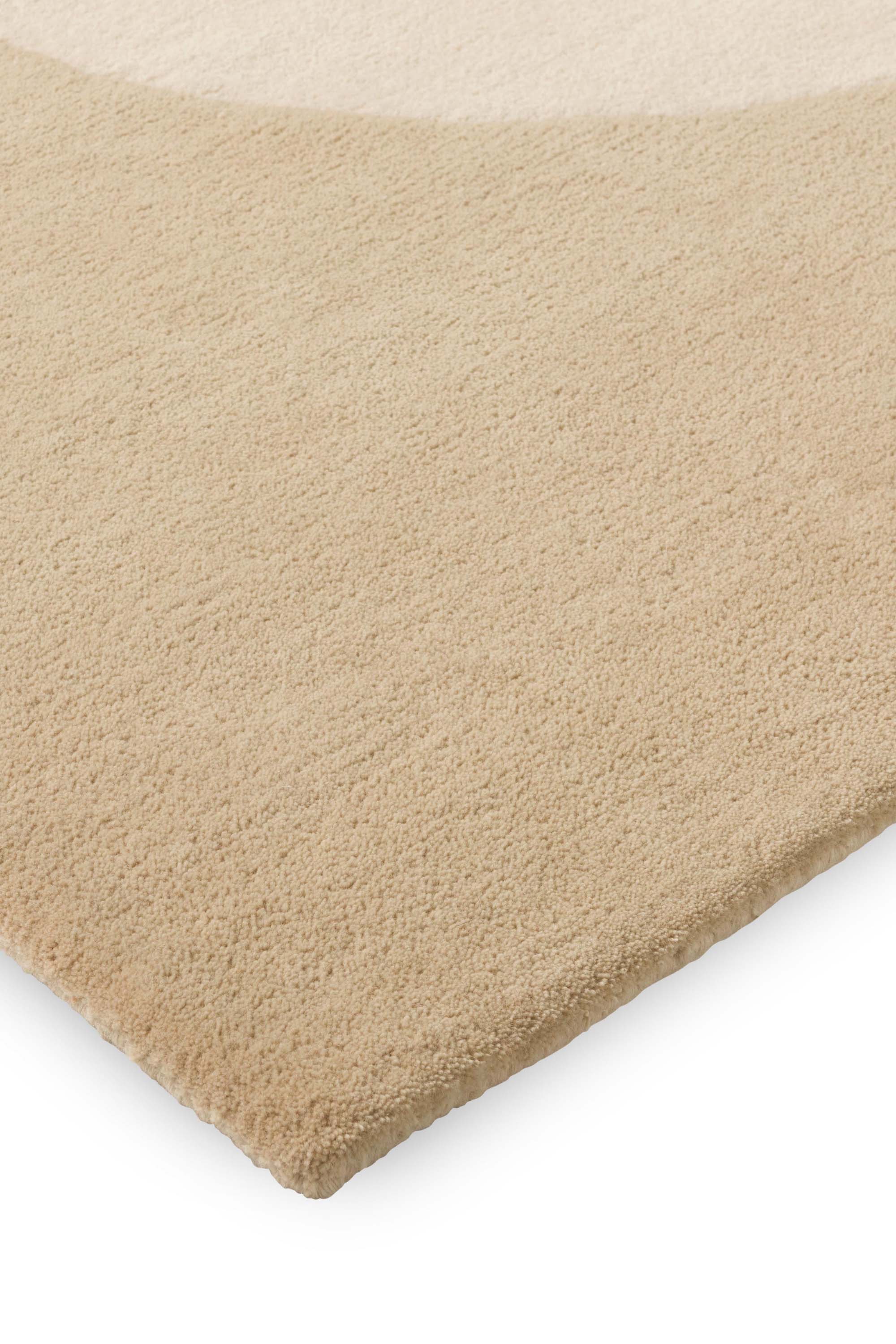 Beige rug with cream winding pattern