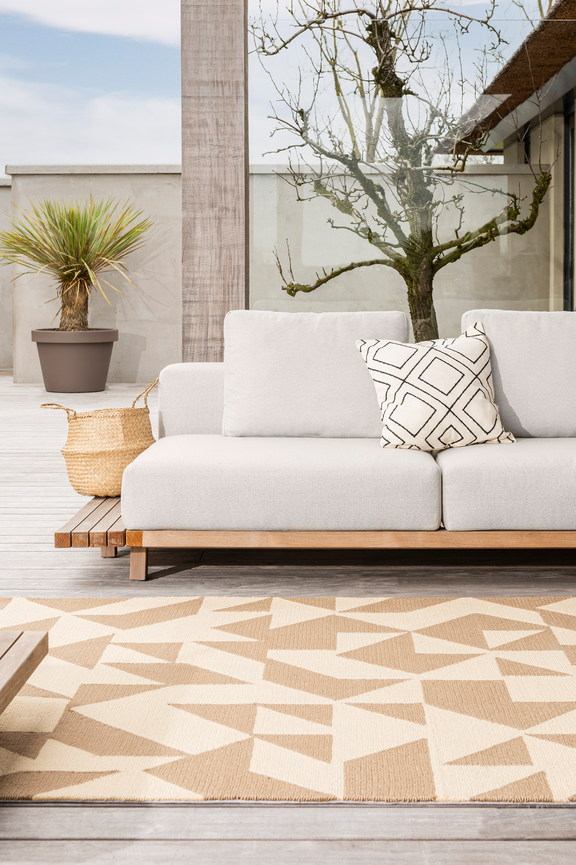 geometric indoor/outdoor rug in beige