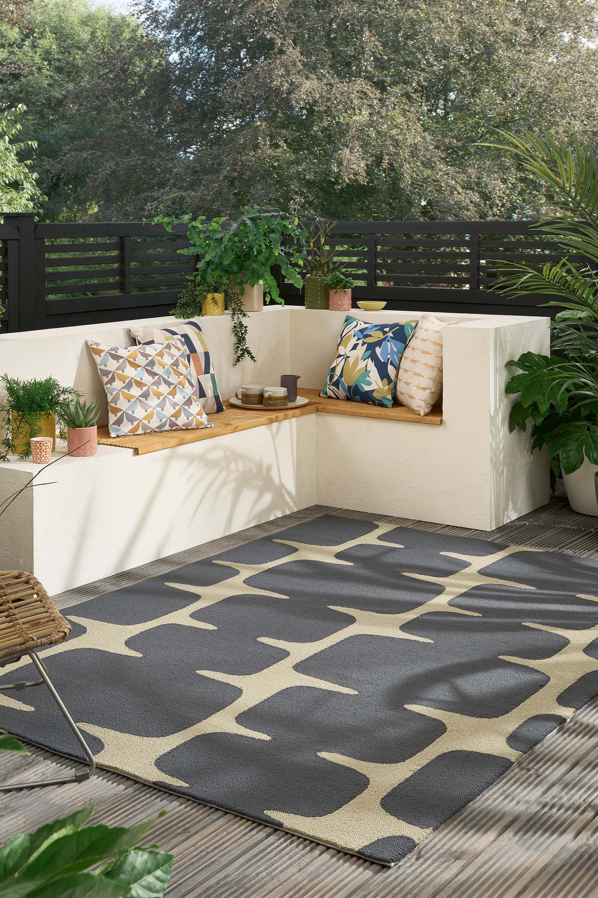 geometric cream and grey indoor/outdoor area rug