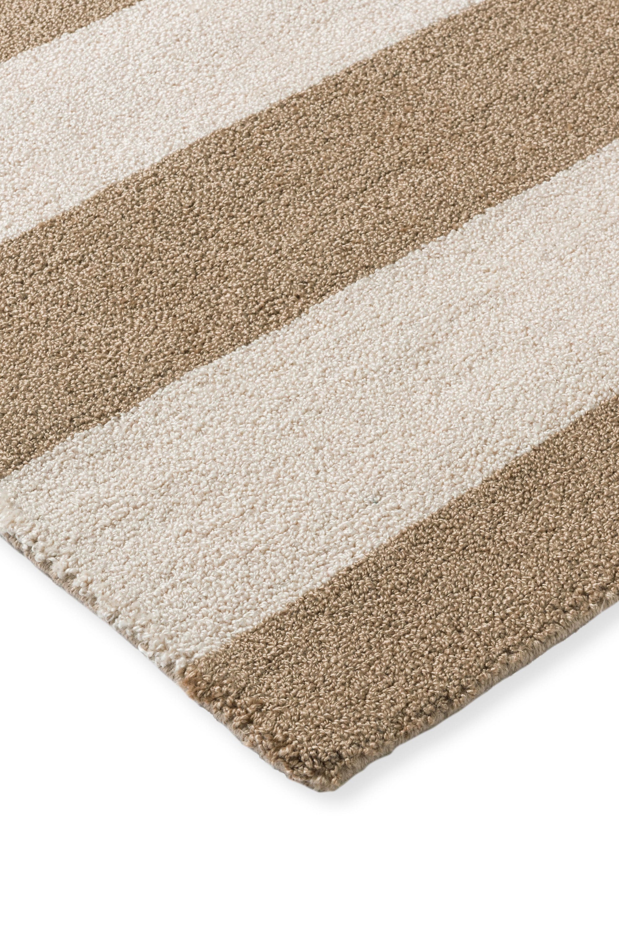 White and tan stripe indoor/outdoor polypropylene rug