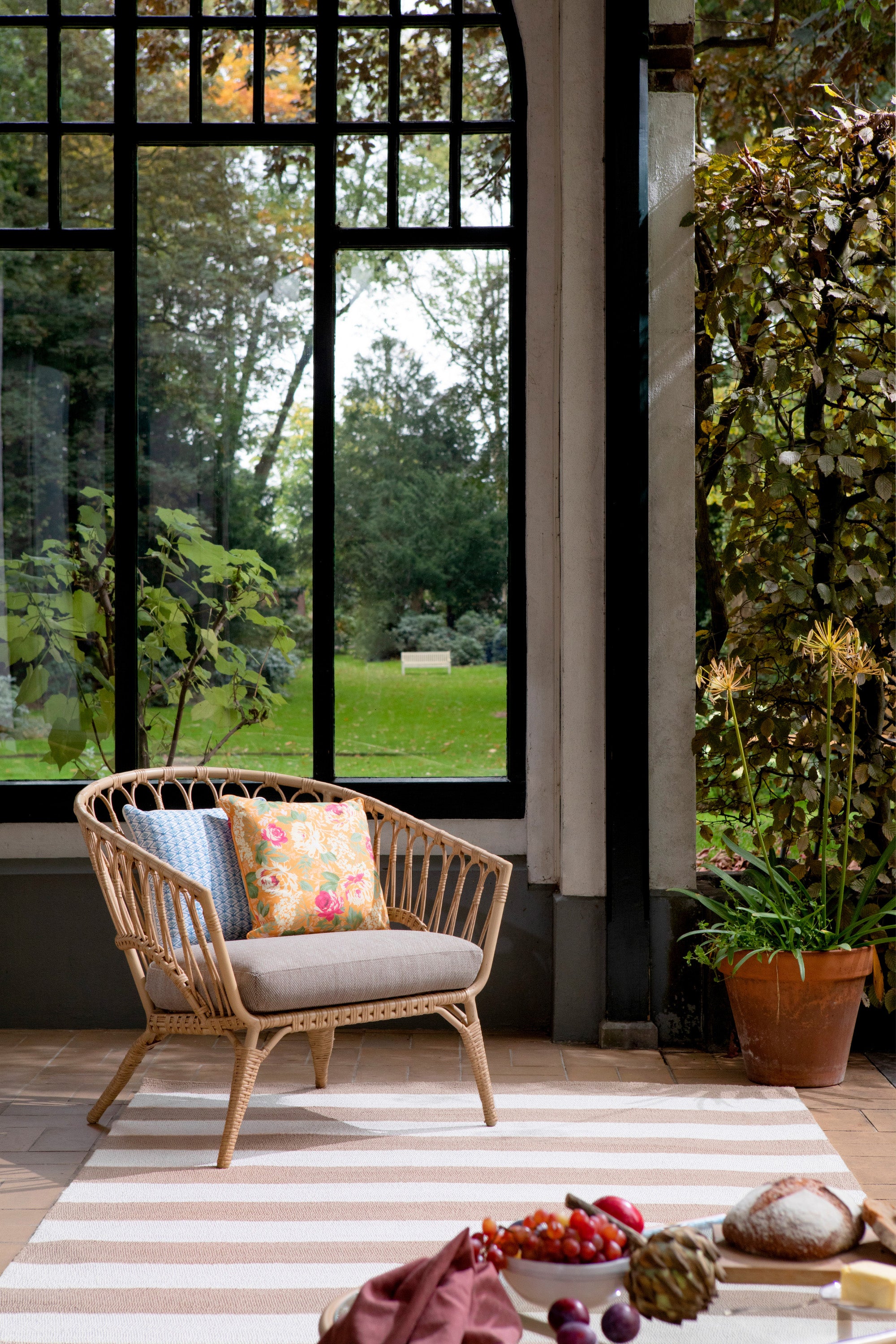 White and tan stripe indoor/outdoor polypropylene rug