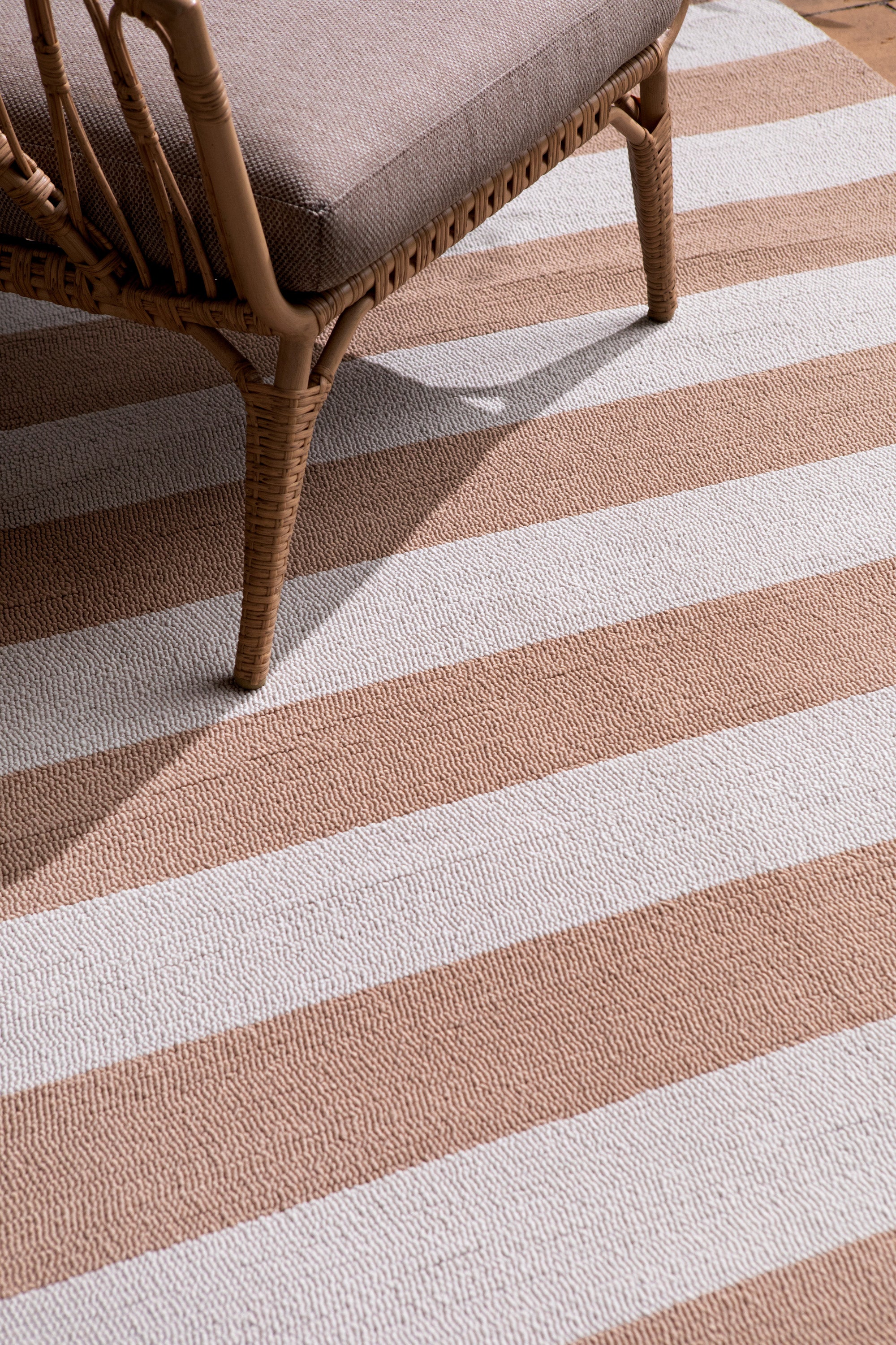 White and tan stripe indoor/outdoor polypropylene rug