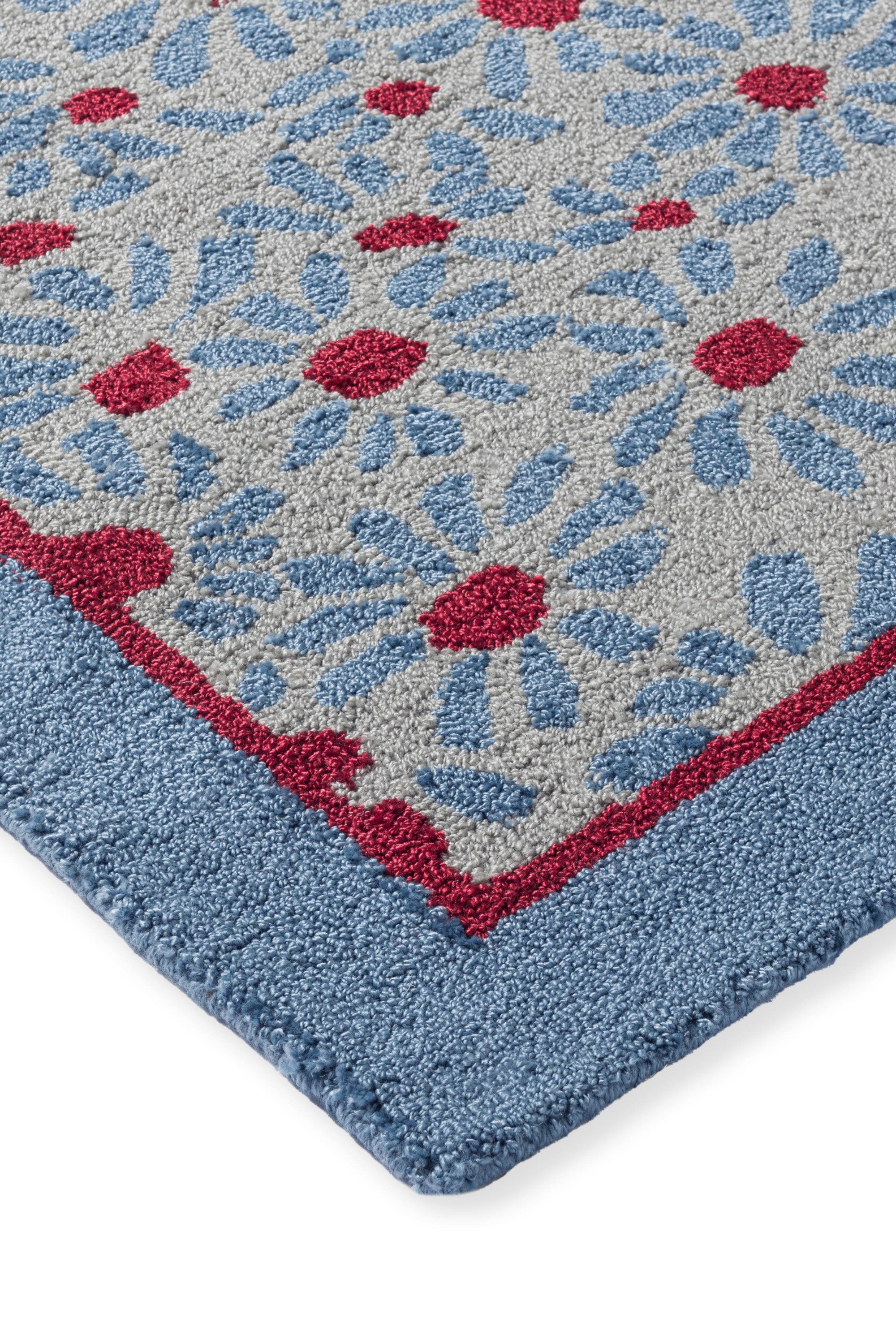 Blue, grey and red floral polypropylene indoor/outdoor rug