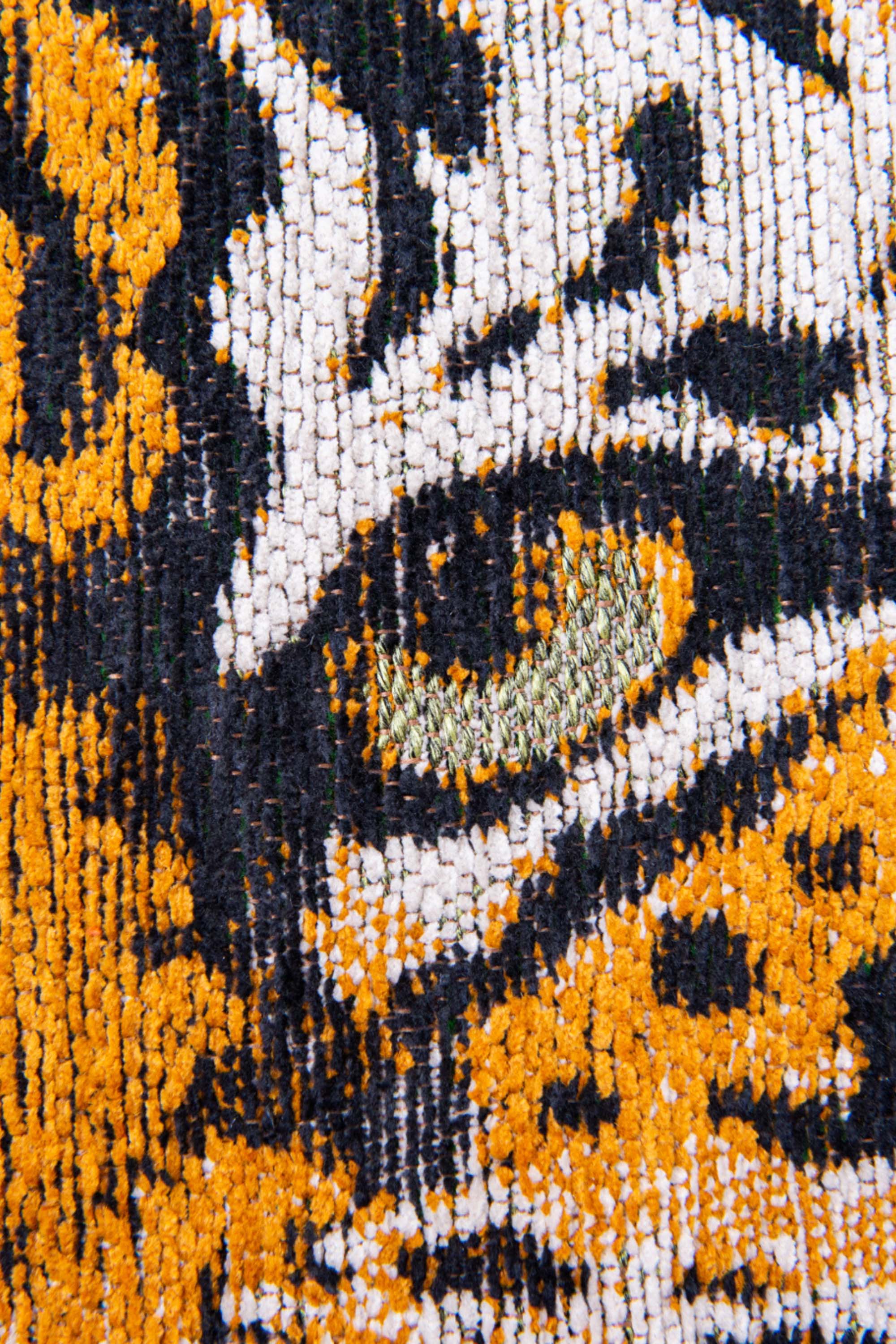 Modern green circle rug with detailed tiger print