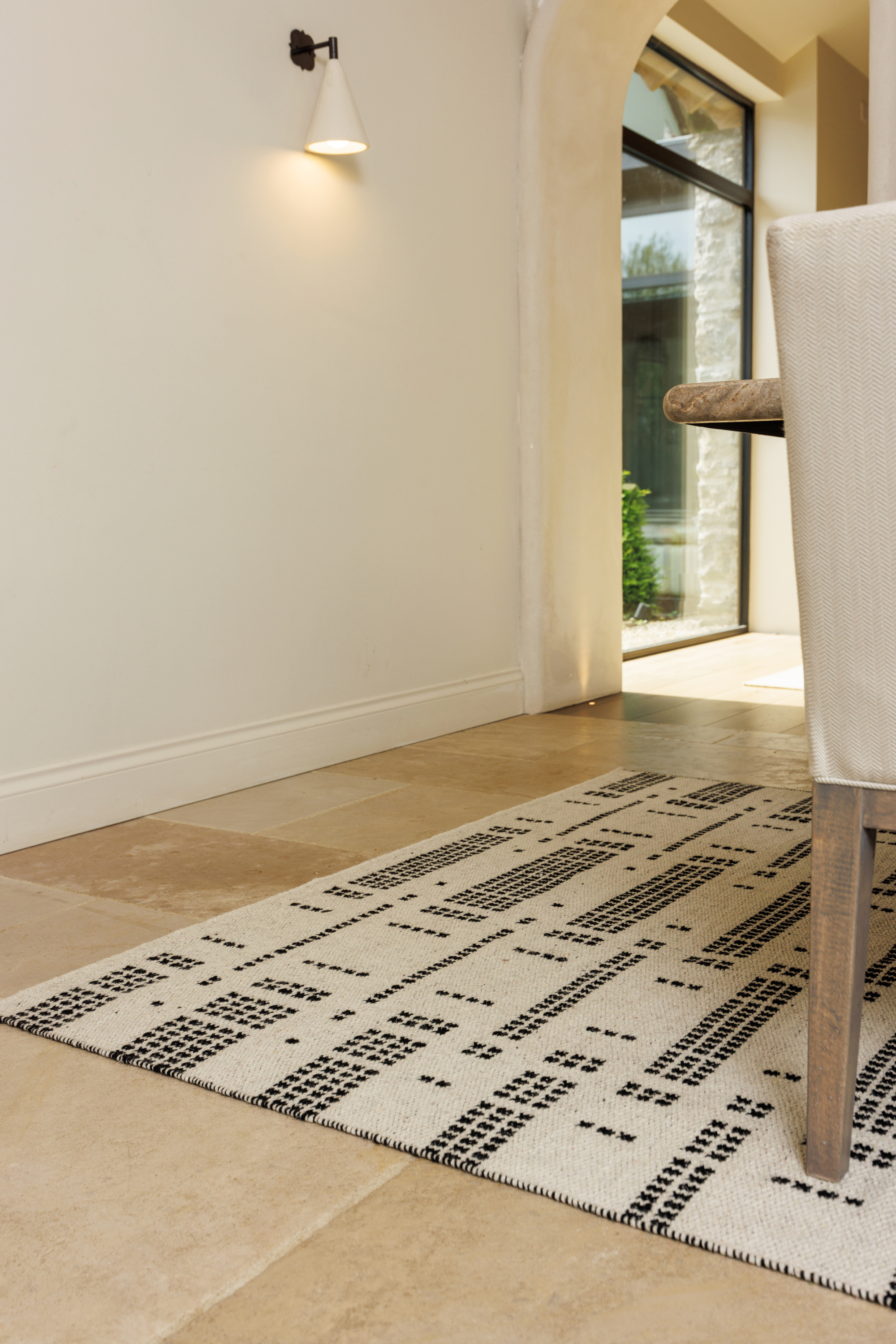 White wool and cotton rug with a black geometric pattern inspired by the Manhattan skyline at night