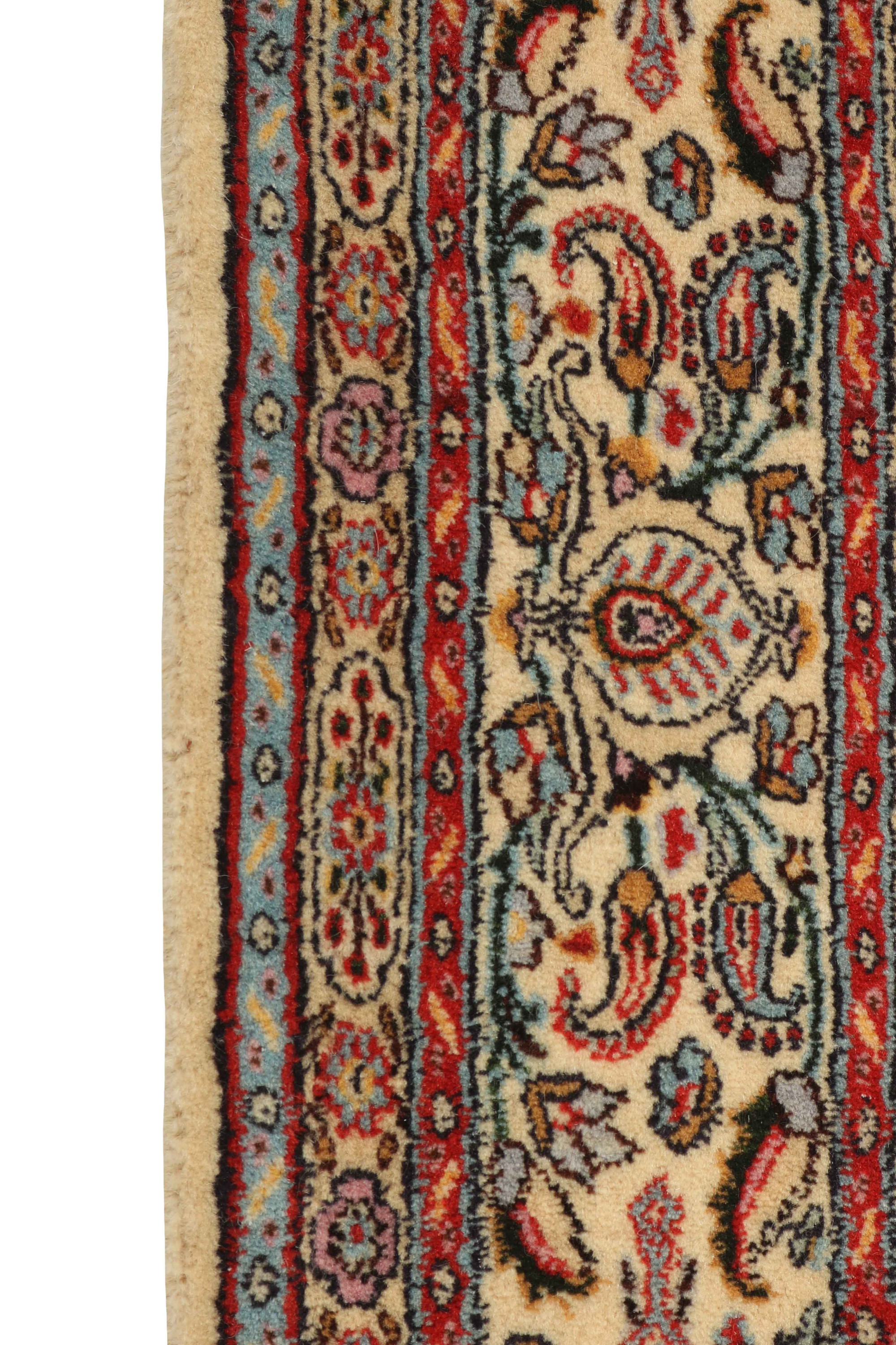 Traditional Bordered Moud Mahi rug with centre medallion