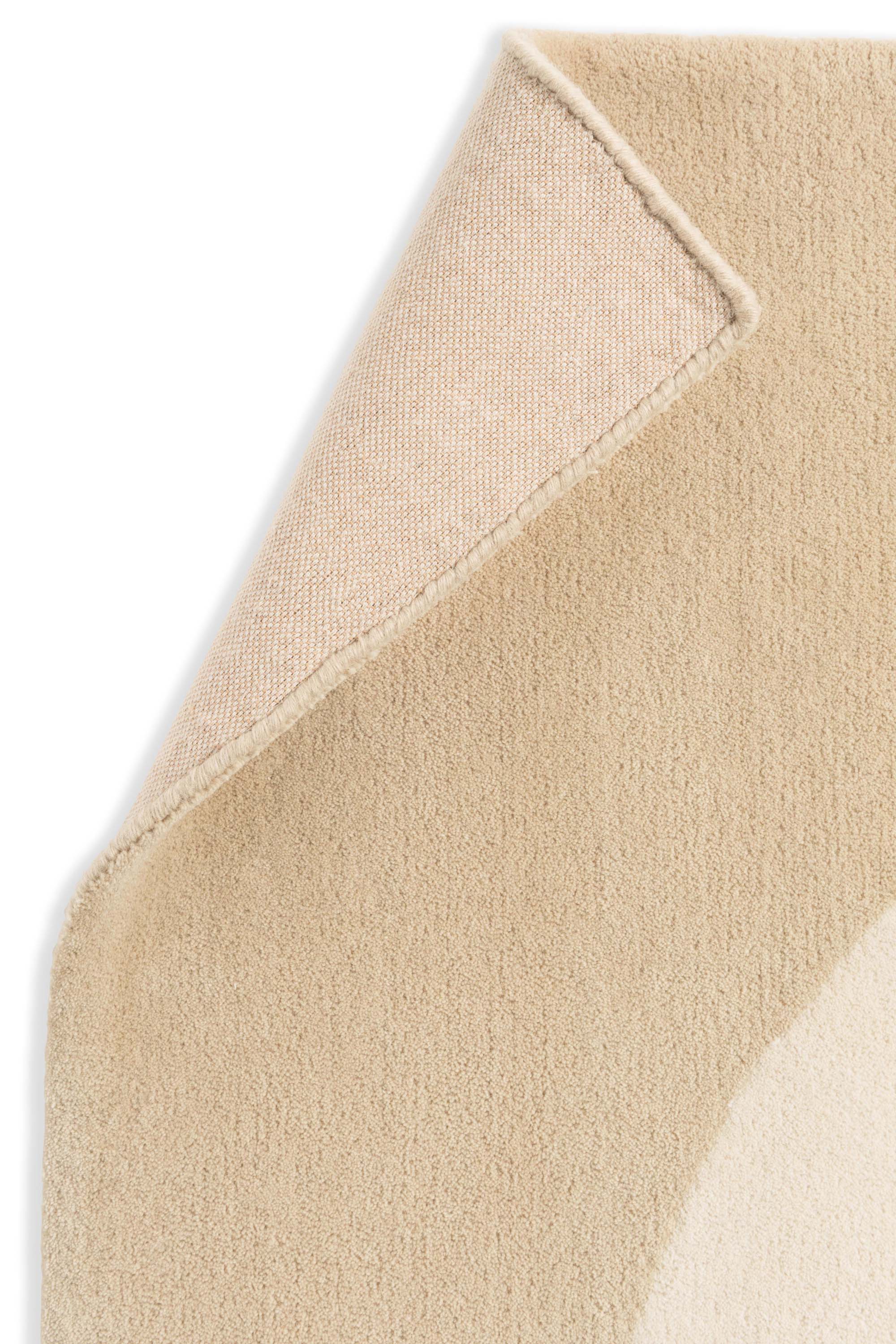 Beige rug with cream winding pattern