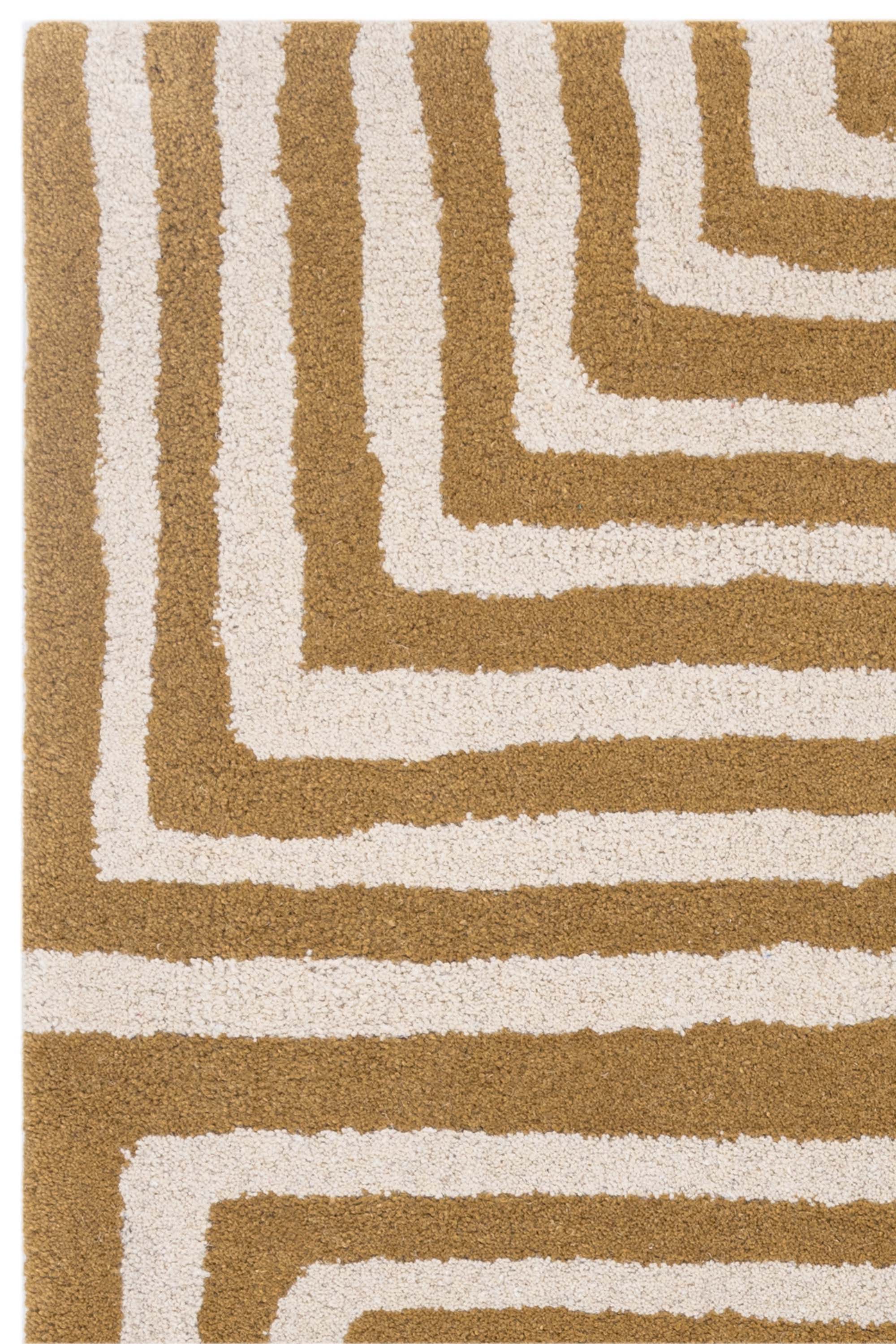 Geometric wool rug featuring a multicolour pattern