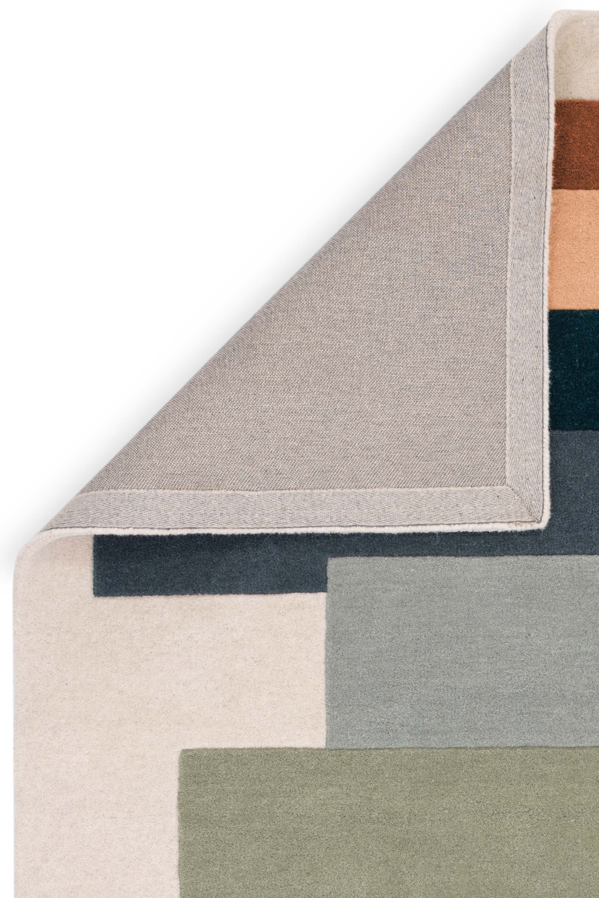 Geometric wool rug featuring a multicolour pattern