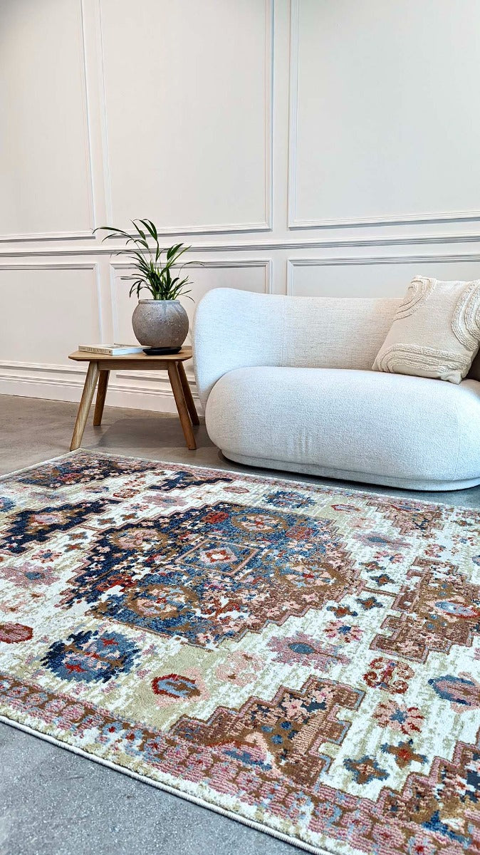 Zola Aras Traditional Persian Rug