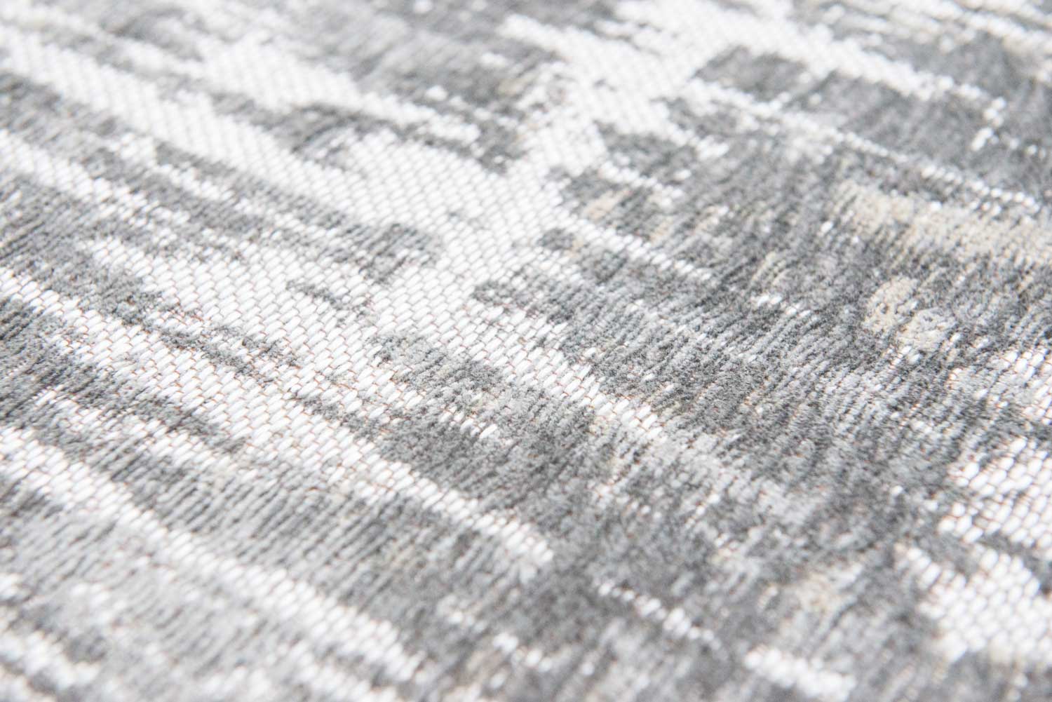 Flatweave rug with abstract stripe pattern in grey