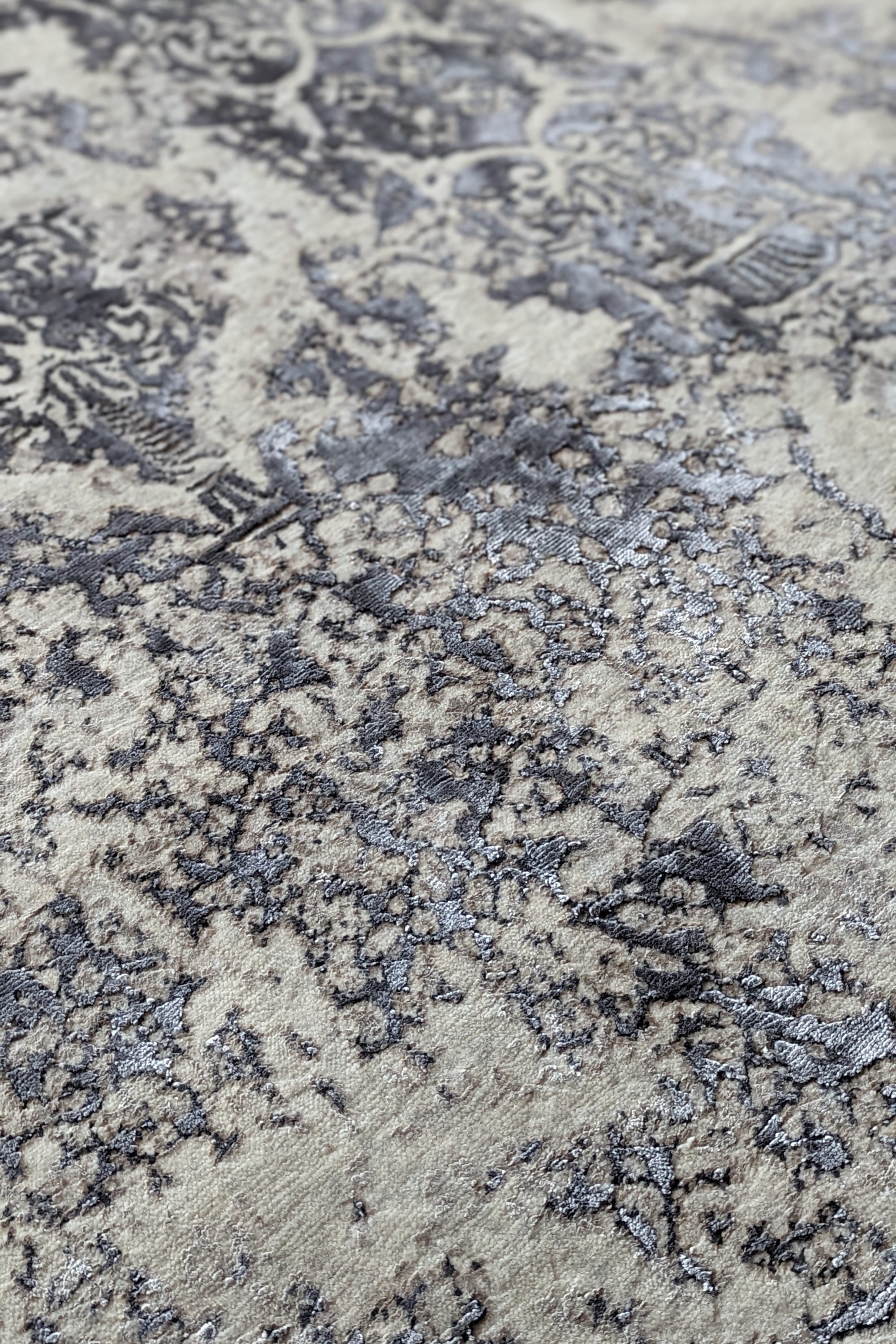 Persimo Modern Charcoal Medallion