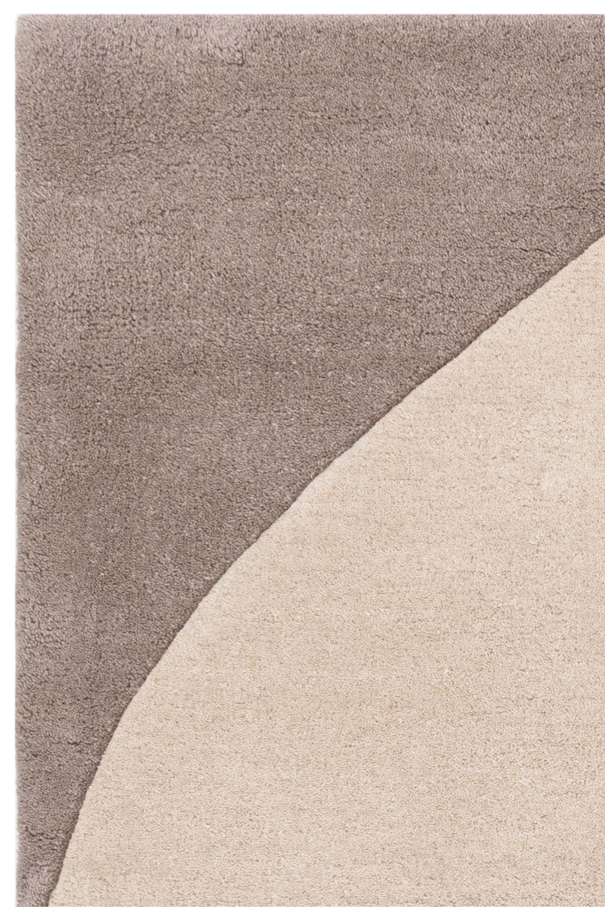 Abstract wool rug featuring a multicolour pattern